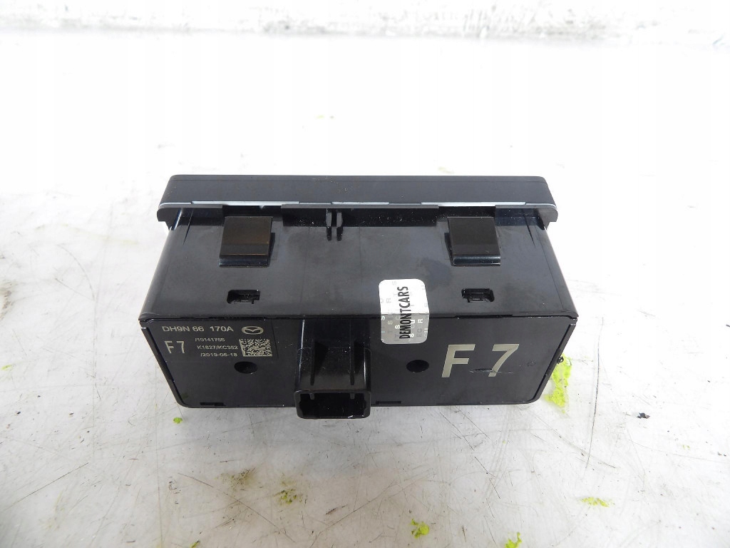 MAZDA CX-3 LIFT PANEL controls DH9N 66 170A
