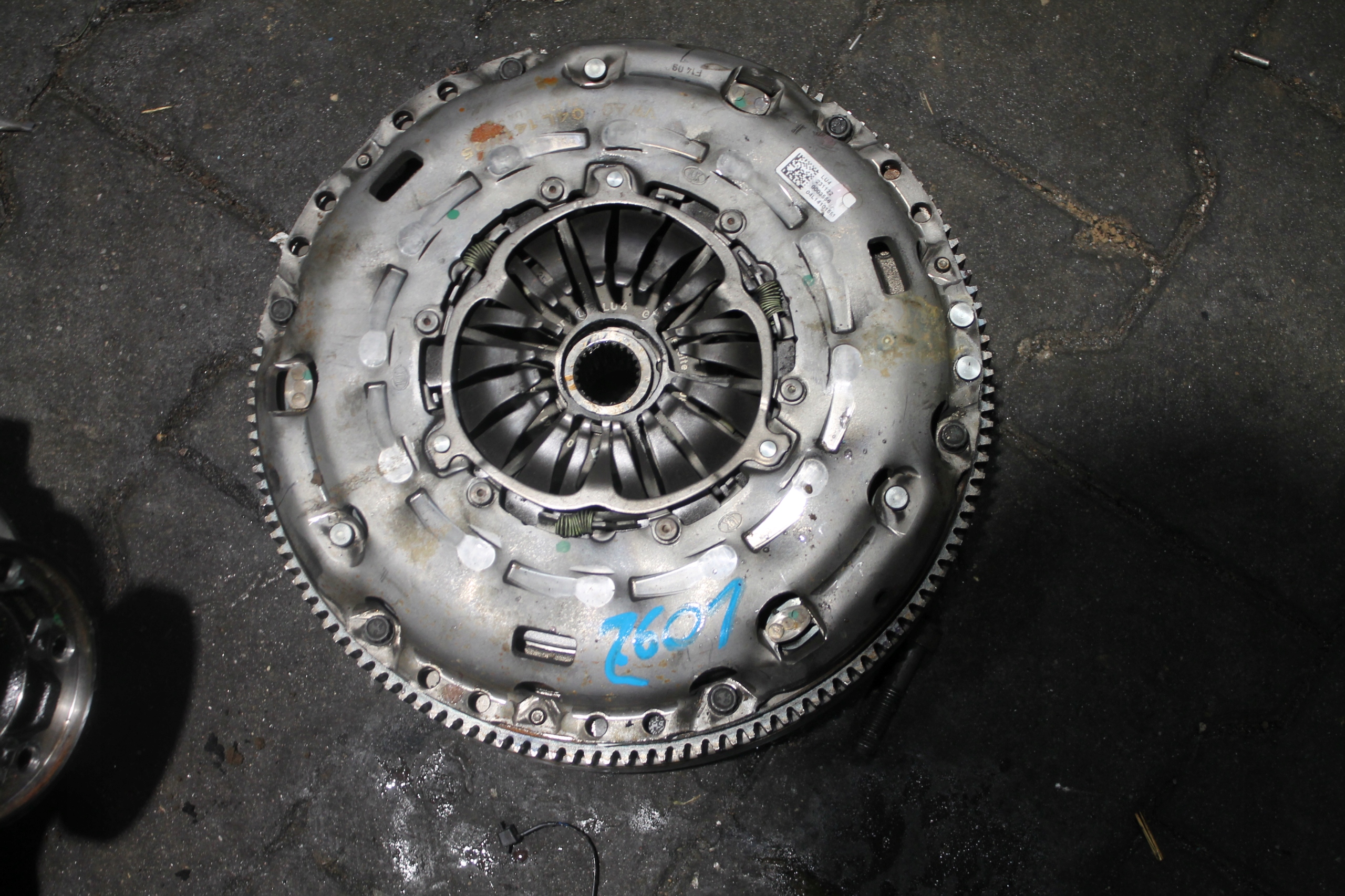 2601. wheel flywheel VW 04L141015M