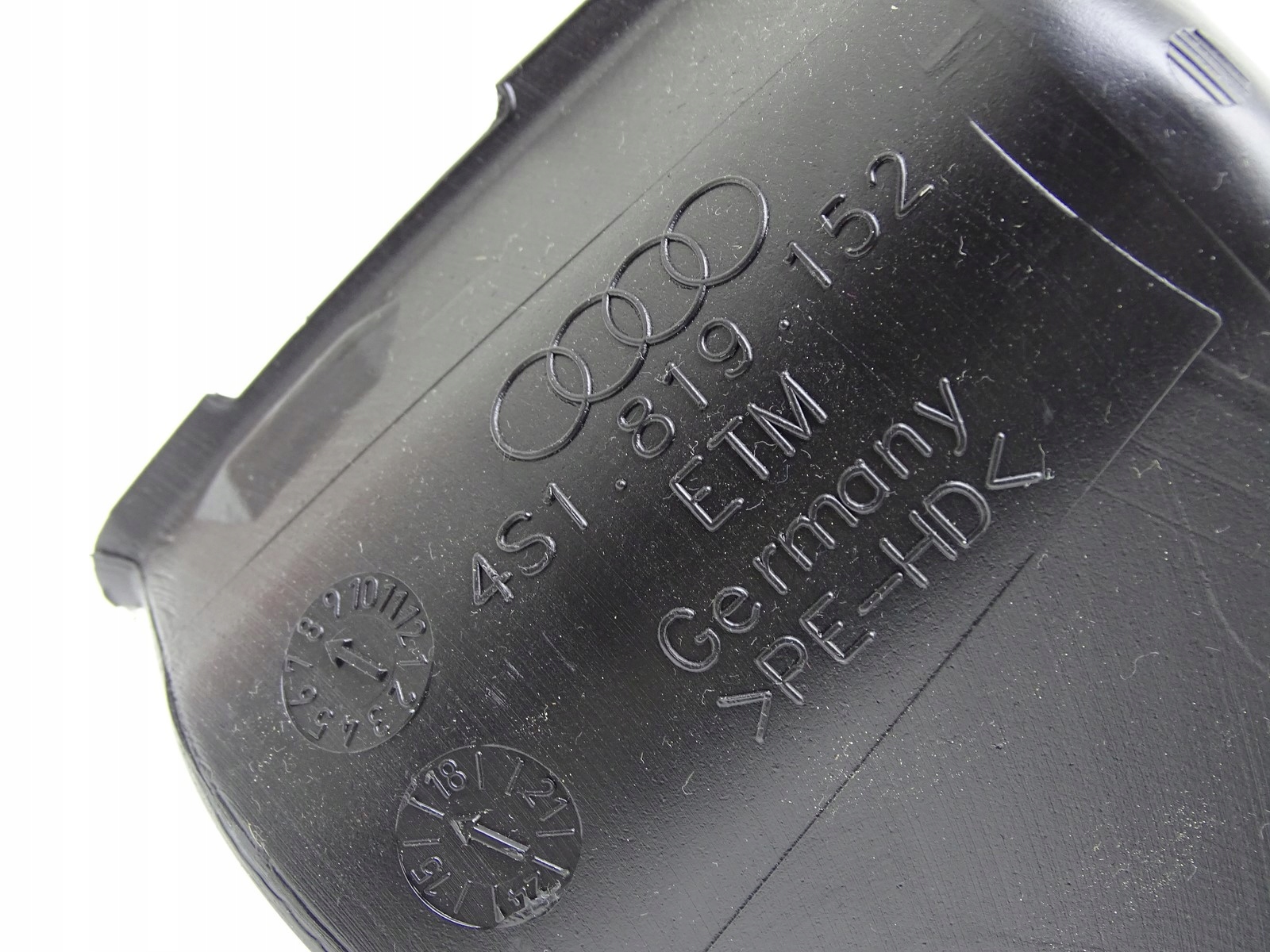 volant vzduchový přívod AUDI R8 4S 17- 4S1819152