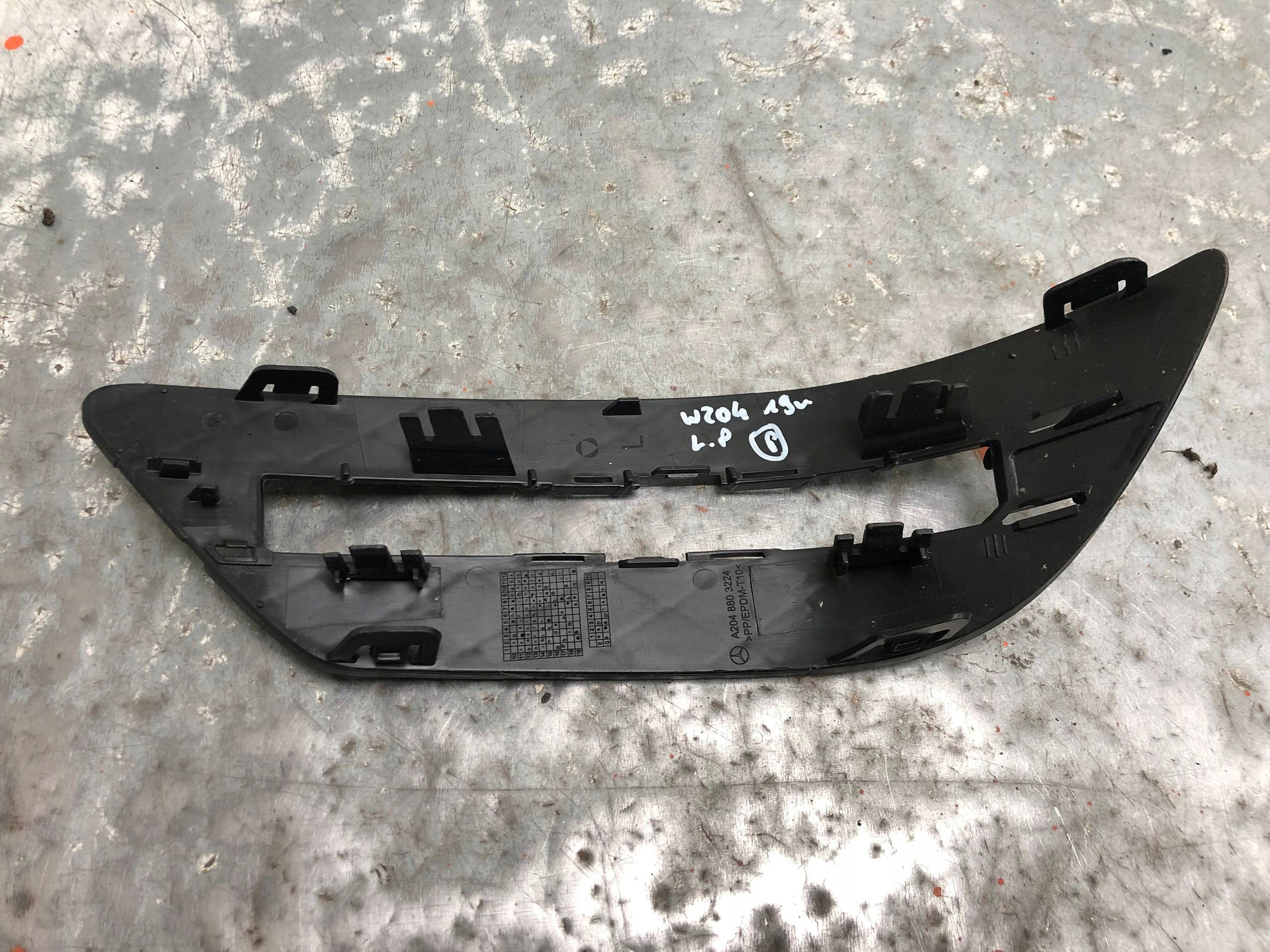 grid of a bumper left front MERCEDES W204 A2048803224