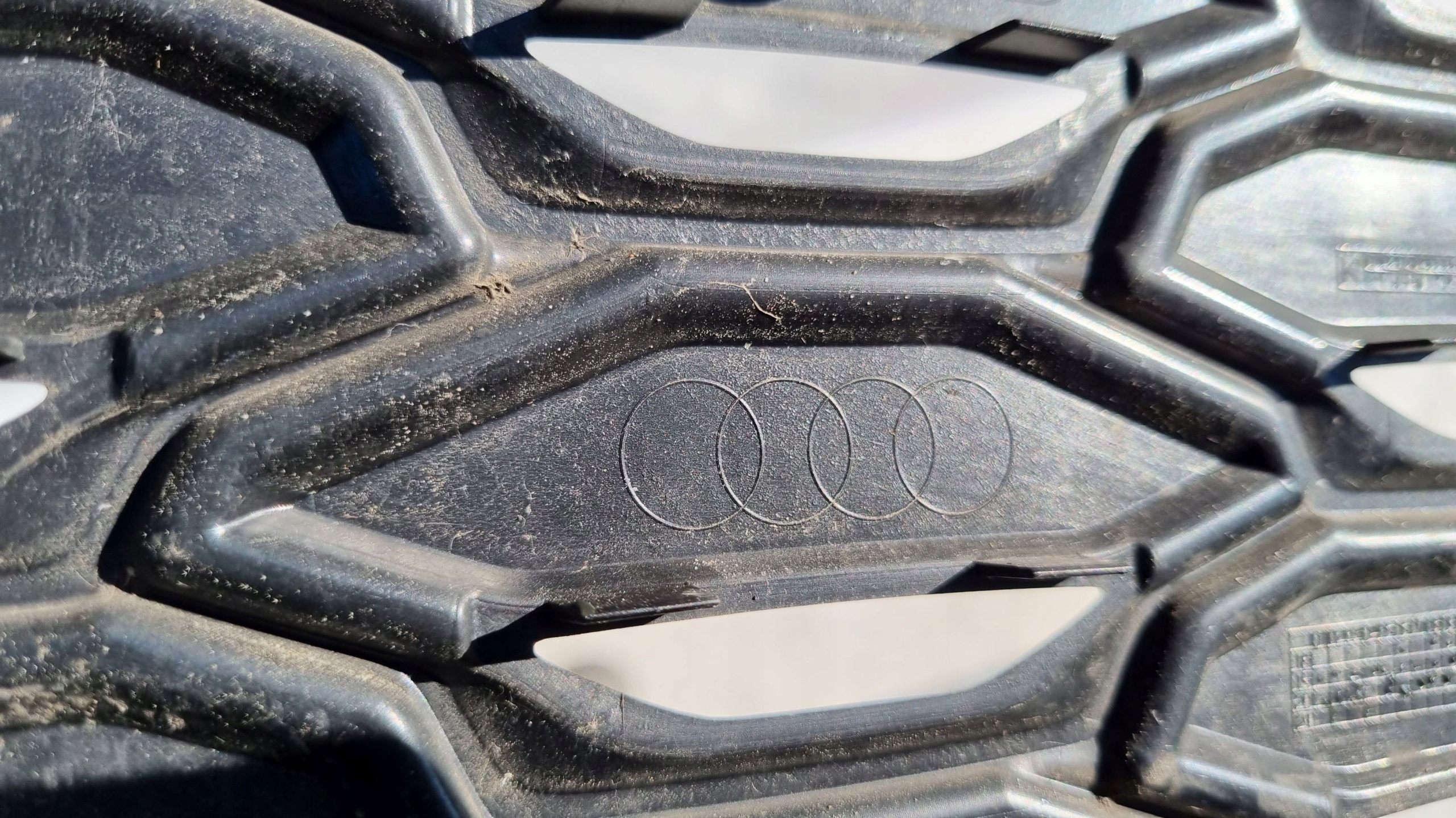 решетка радиатора Q3 83F 19-22 SPORTBACK s-line