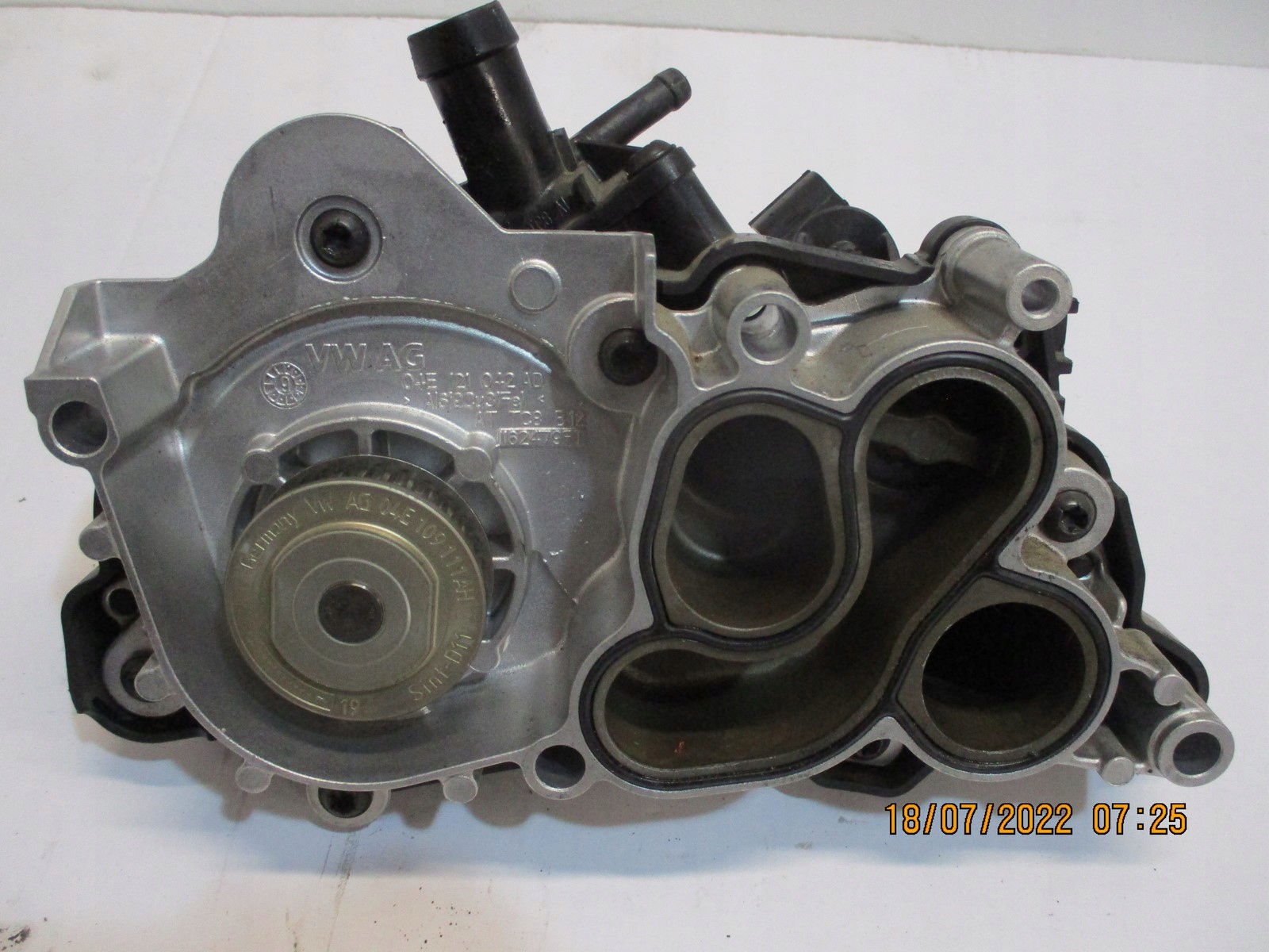 water pump VW 04E121600CC 04E121042AD