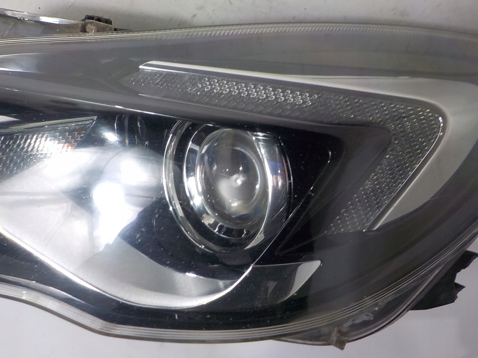 OPEL INSIGNIA A LIFT light left front front UK