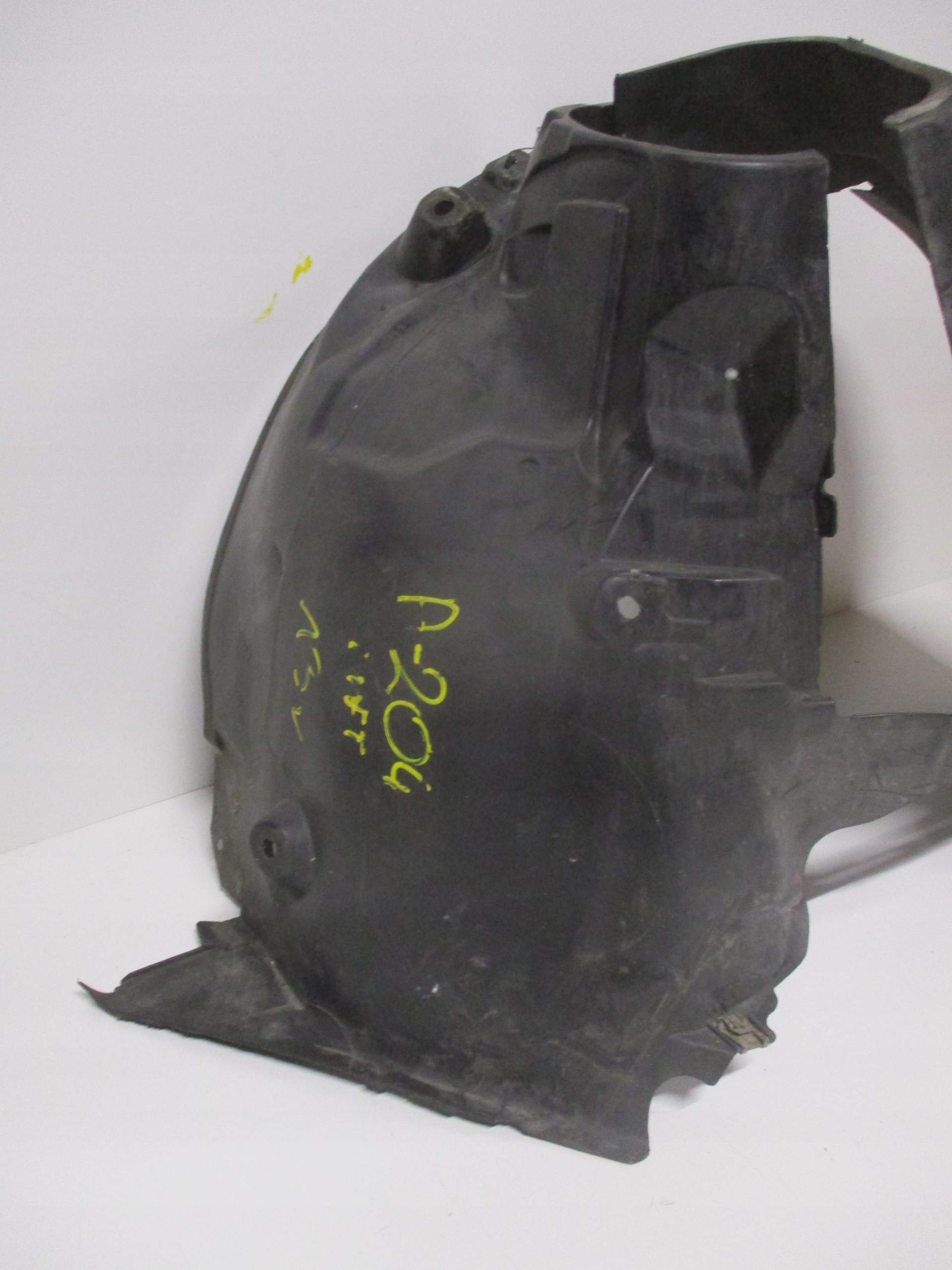 mudguard MERCEDES C-KLASA 204 A2046900630 left
