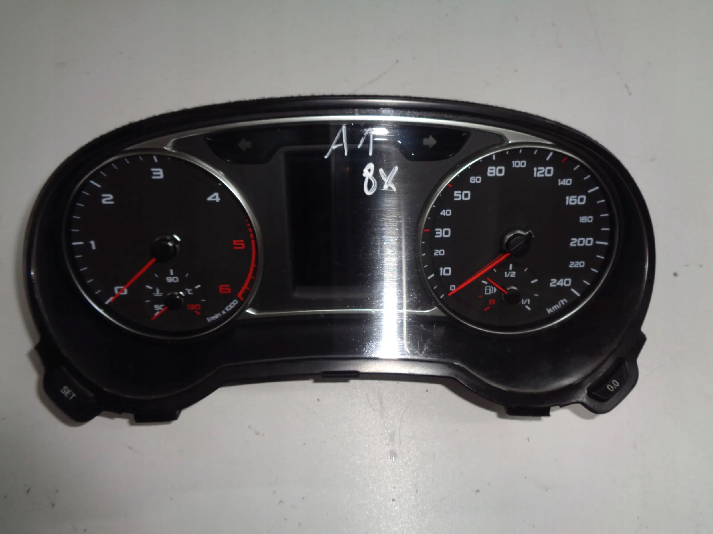 AUDI A1 8X dials dials 1.4 TSI DSG 10-18R