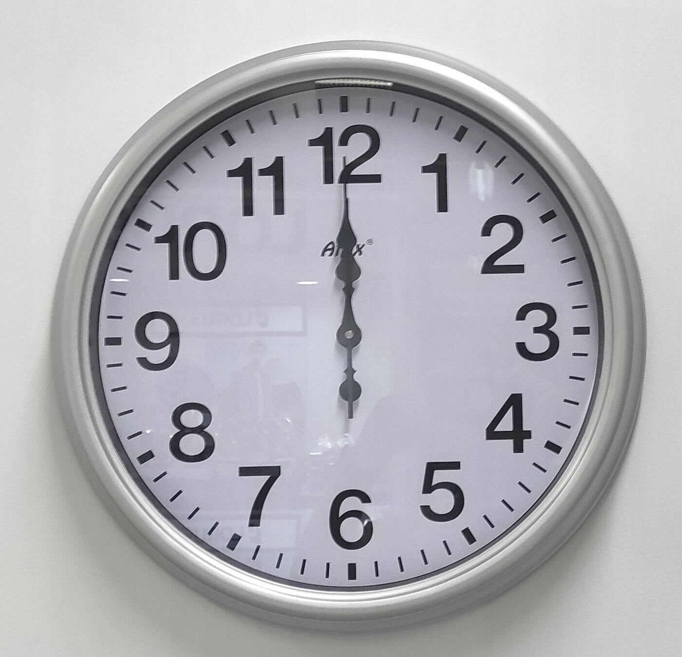 Veľký Prehľadný Strieborný Nástenný Hodinky Retro Atrix ATE205 DCF77 50 cm