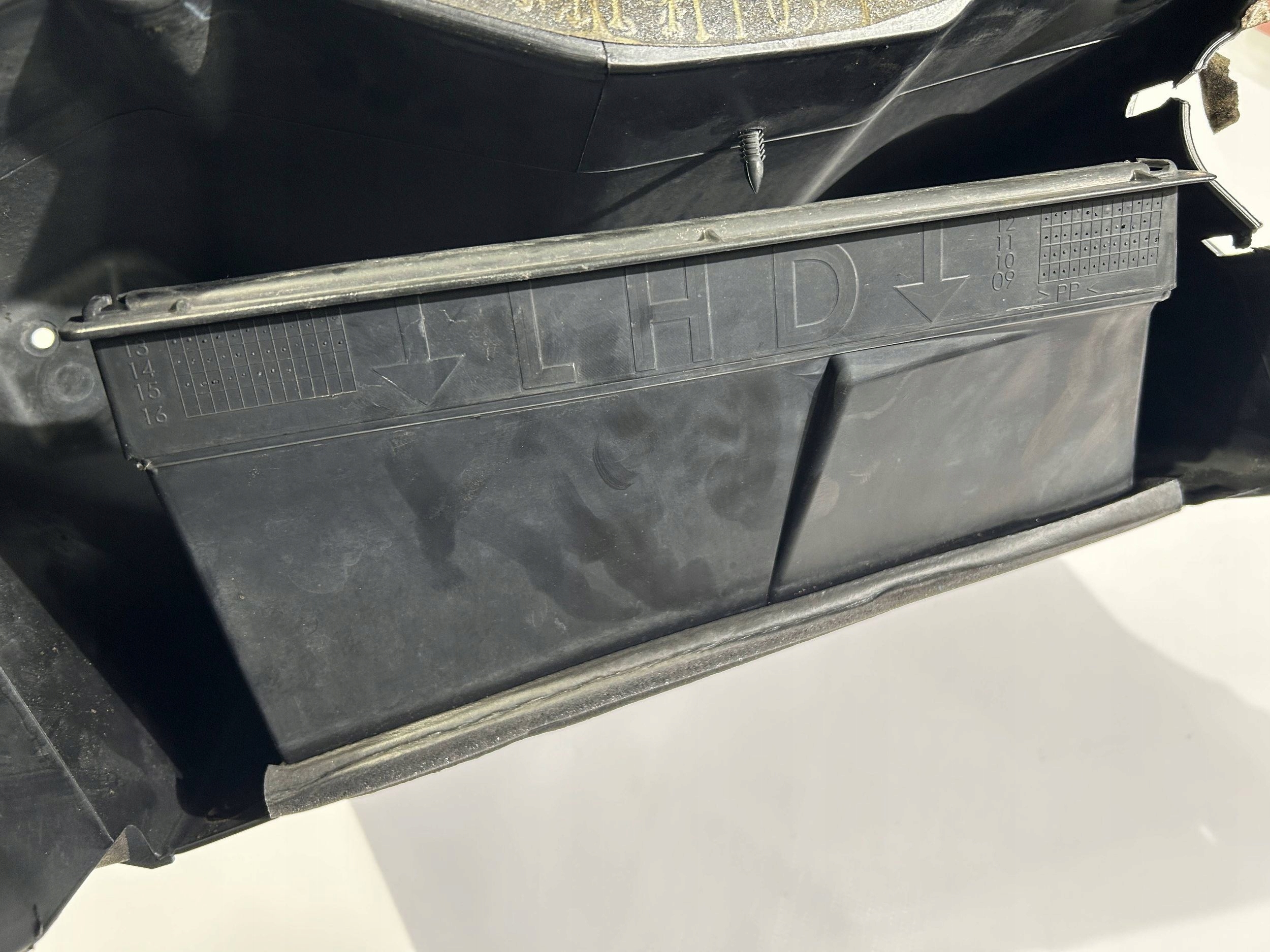 cover of a filter, cab filter cab Dodge Charger Challenger 2015+