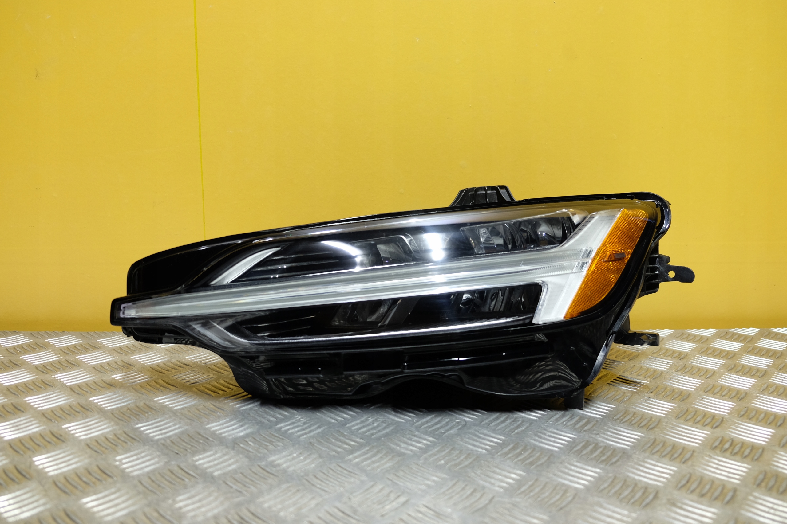 VOLVO S60 V60 2018- REFLEKTOR LAMPA MID LED L USA