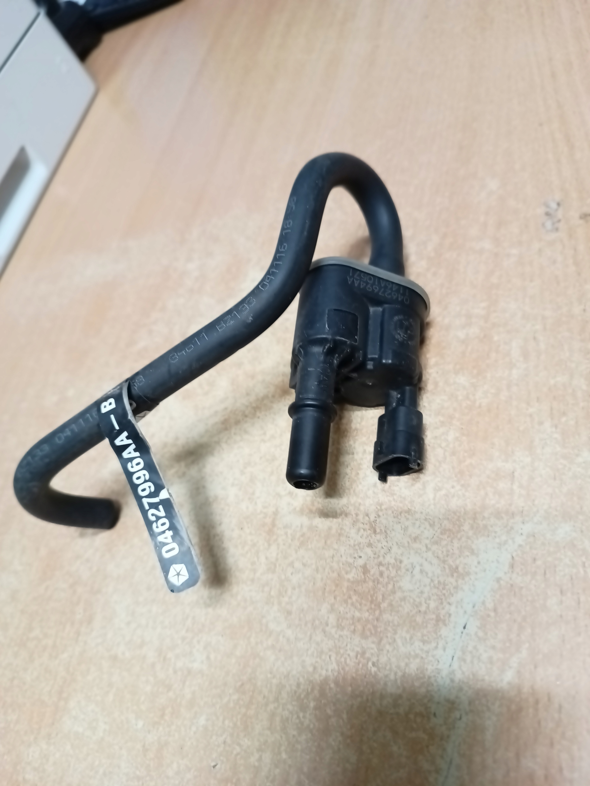 04627694AA - Вакуумный клапан Dodge RAM 04627996AA