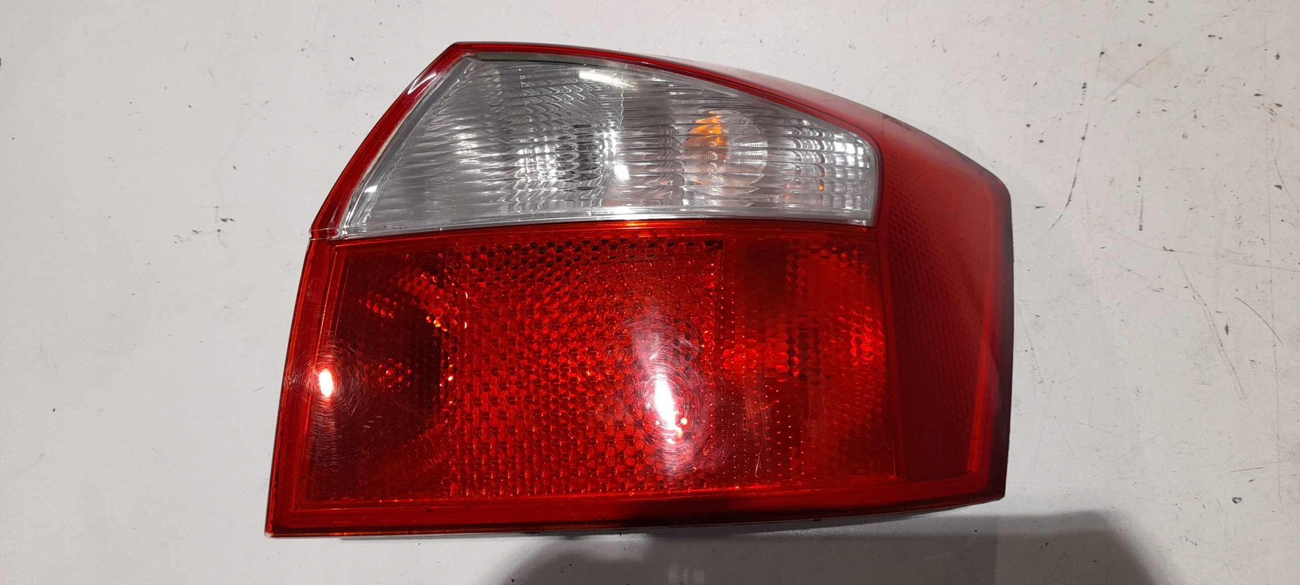 AUDI A4 B6 SEDAM light rear part right replacement