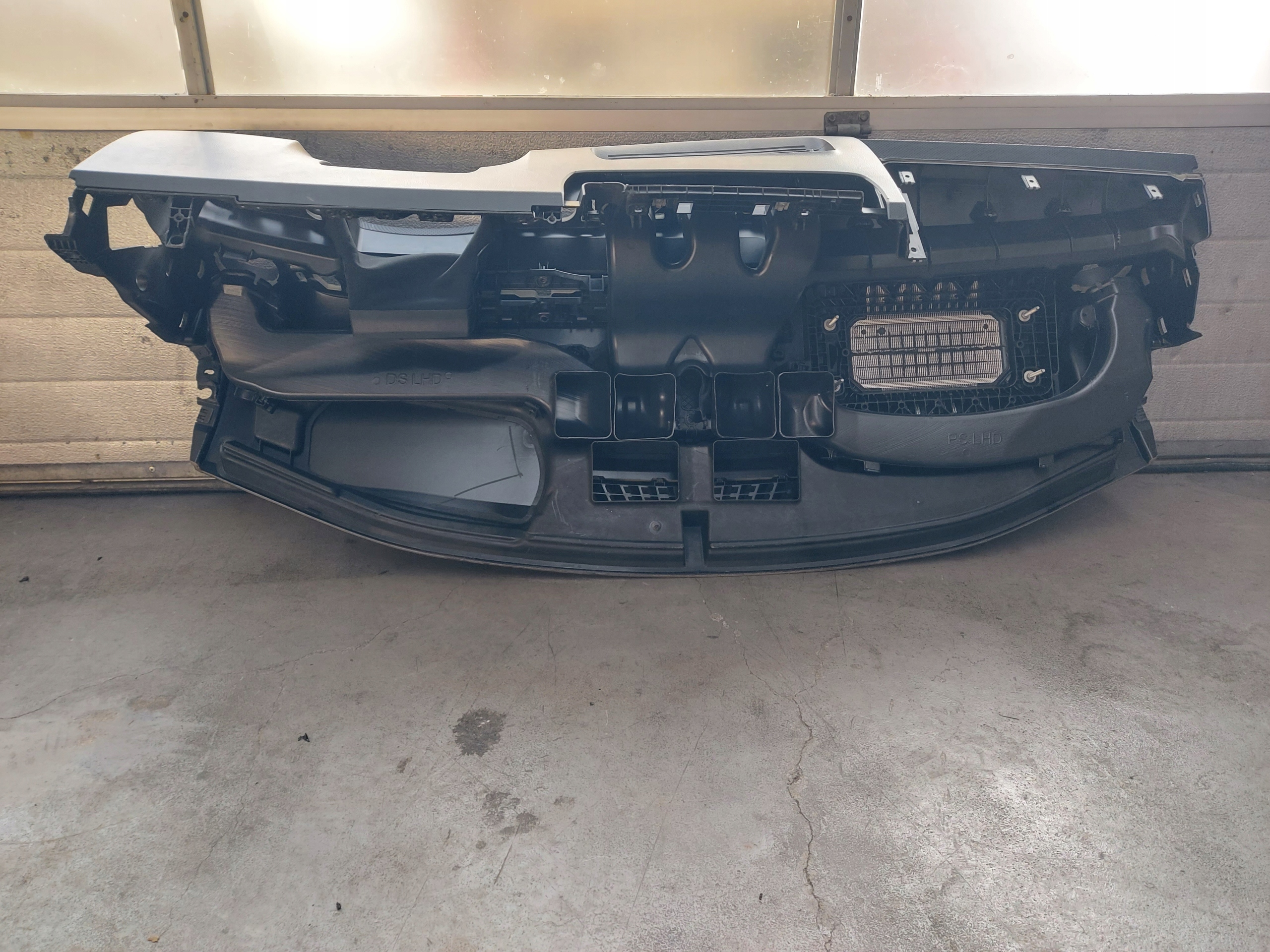 MERCEDES CLA в 118 AMG торпеда консоль