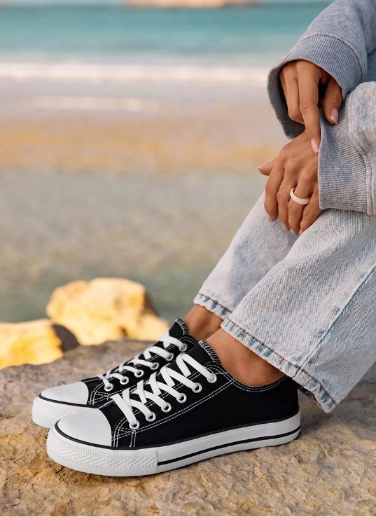 Buty sportowe TRAMPKI Tenisówki Czarne r43 Kolor czarny