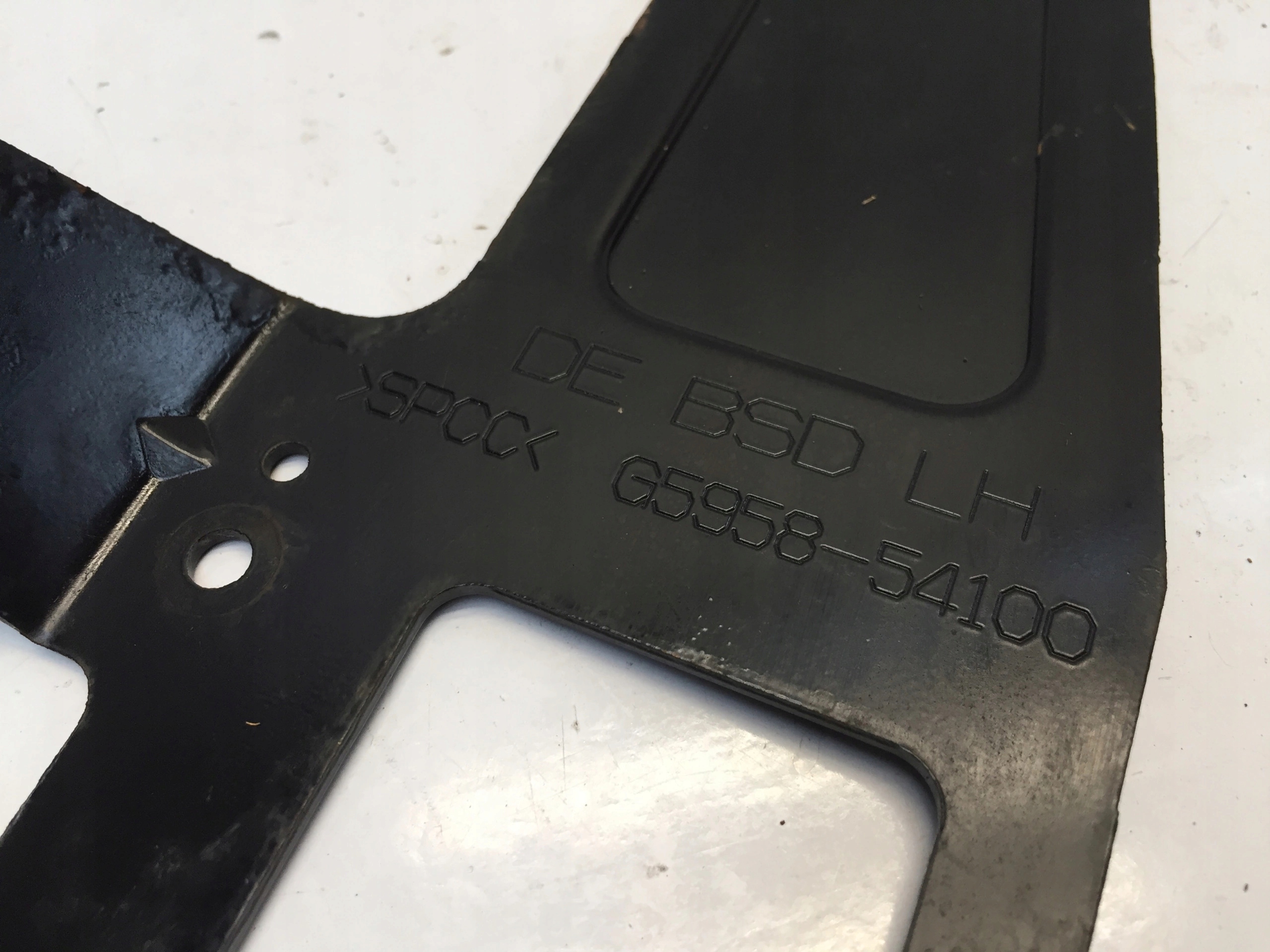 G5958-54100 - KIA NIRO 2020 РАДАР КРОНШТЕЙН ЗАДНИЙ ЛЕВЫЙ