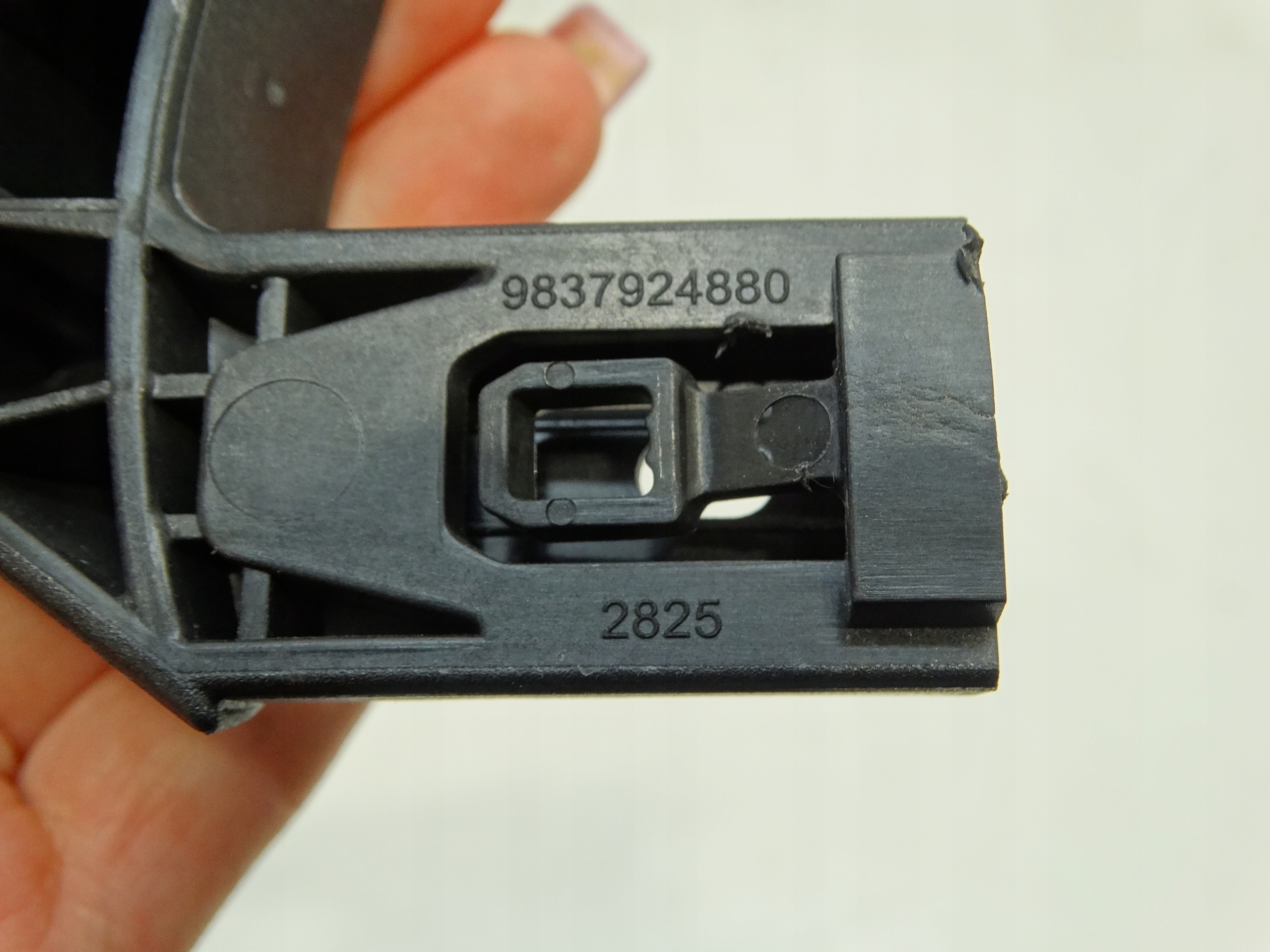 handle bracket seat right front CITROEN C4 III 2020R.- 9837924880