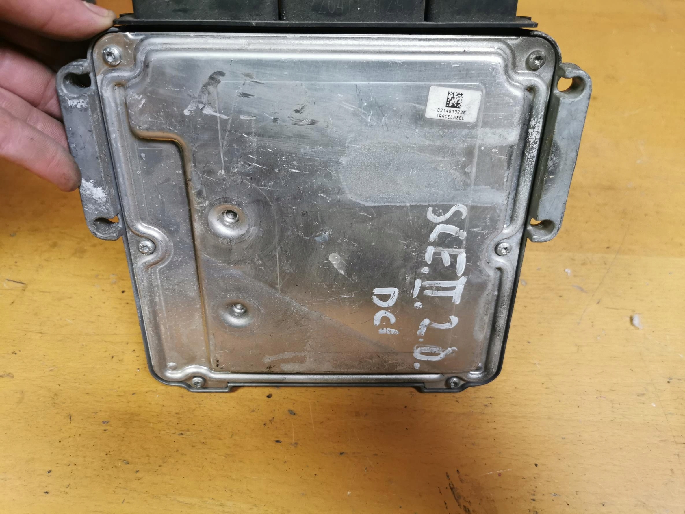 control unit computer of the engine RENAULT MEGANE III 2.0 DCI 150KM 237100323R