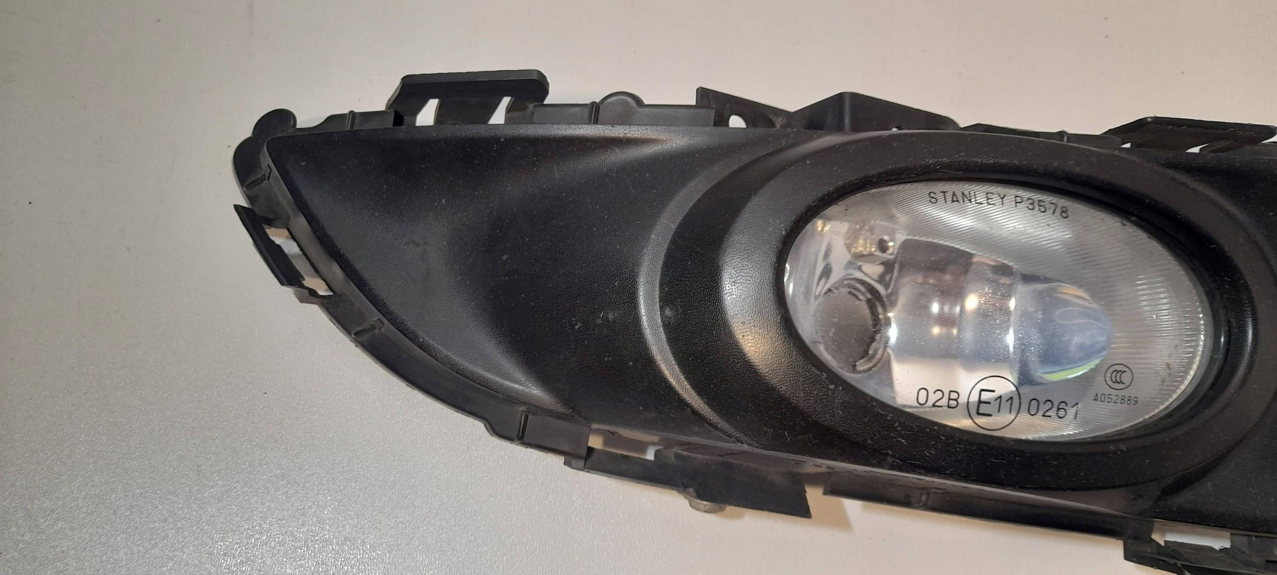 Mazda 3 BK fog light right frame P3578R (R479)