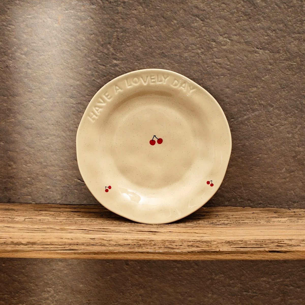 Talerz ISERNIA w wisienki 20 cm HOMLA EAN (GTIN) 5906496740329