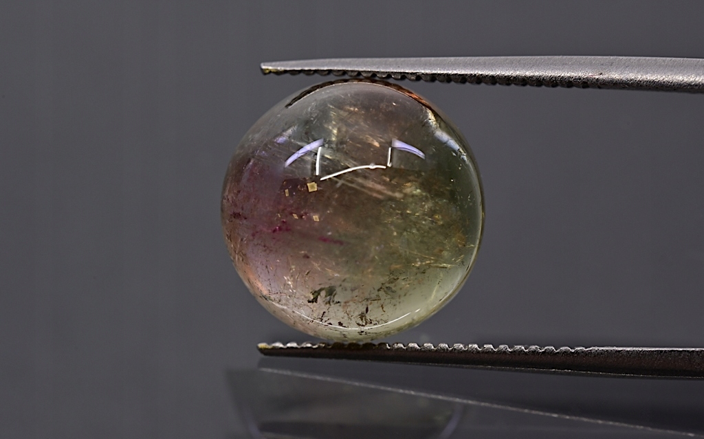 Turmalín kulatý kabošon fi 11,3 mm