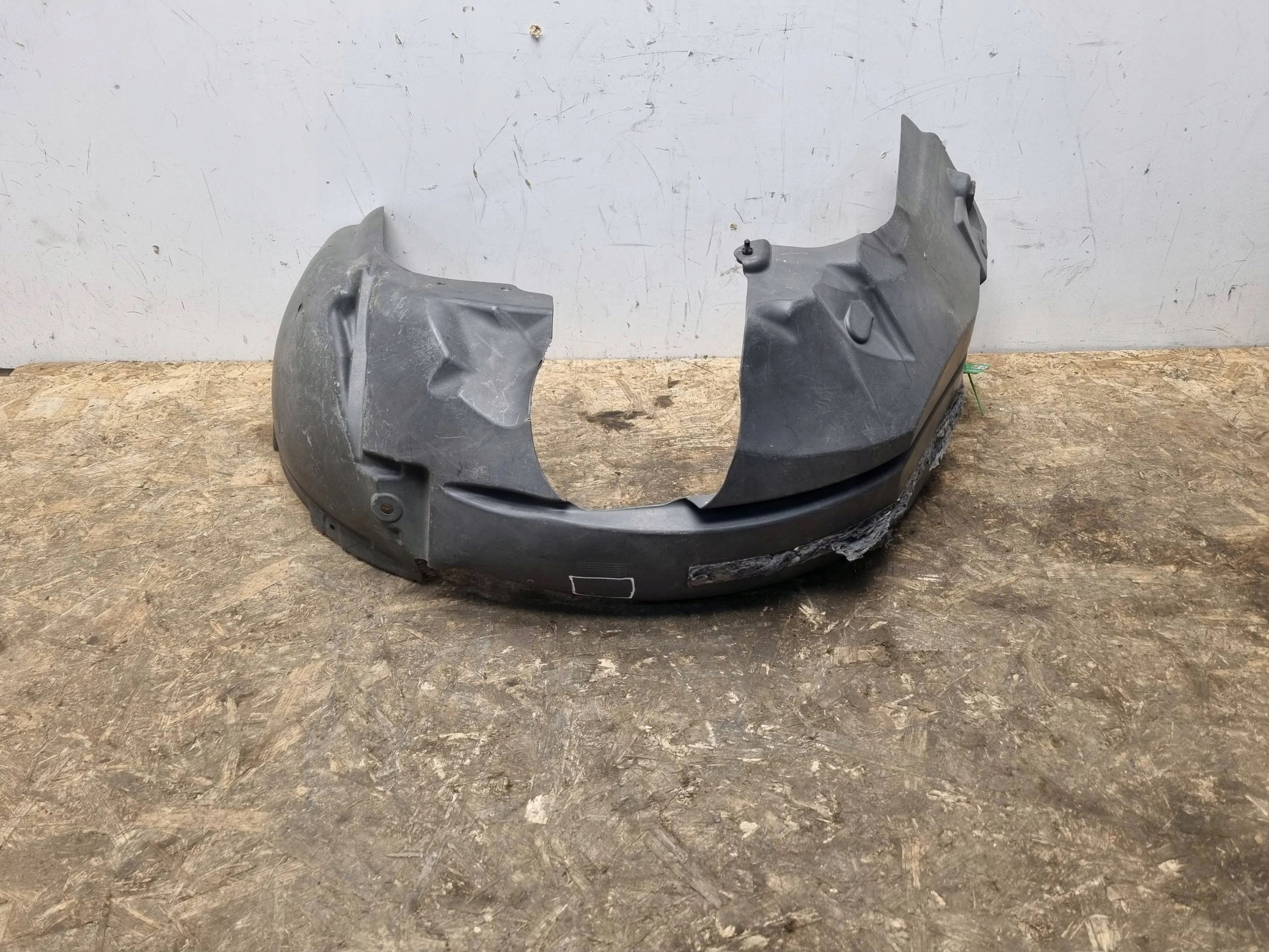 mudguard left front 8A61-16115-AD FORD FIESTA MK7 2008-2012