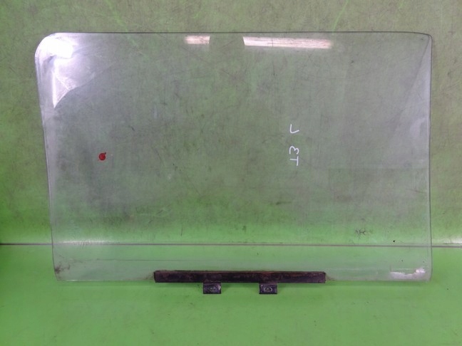Szyba lewa przednia