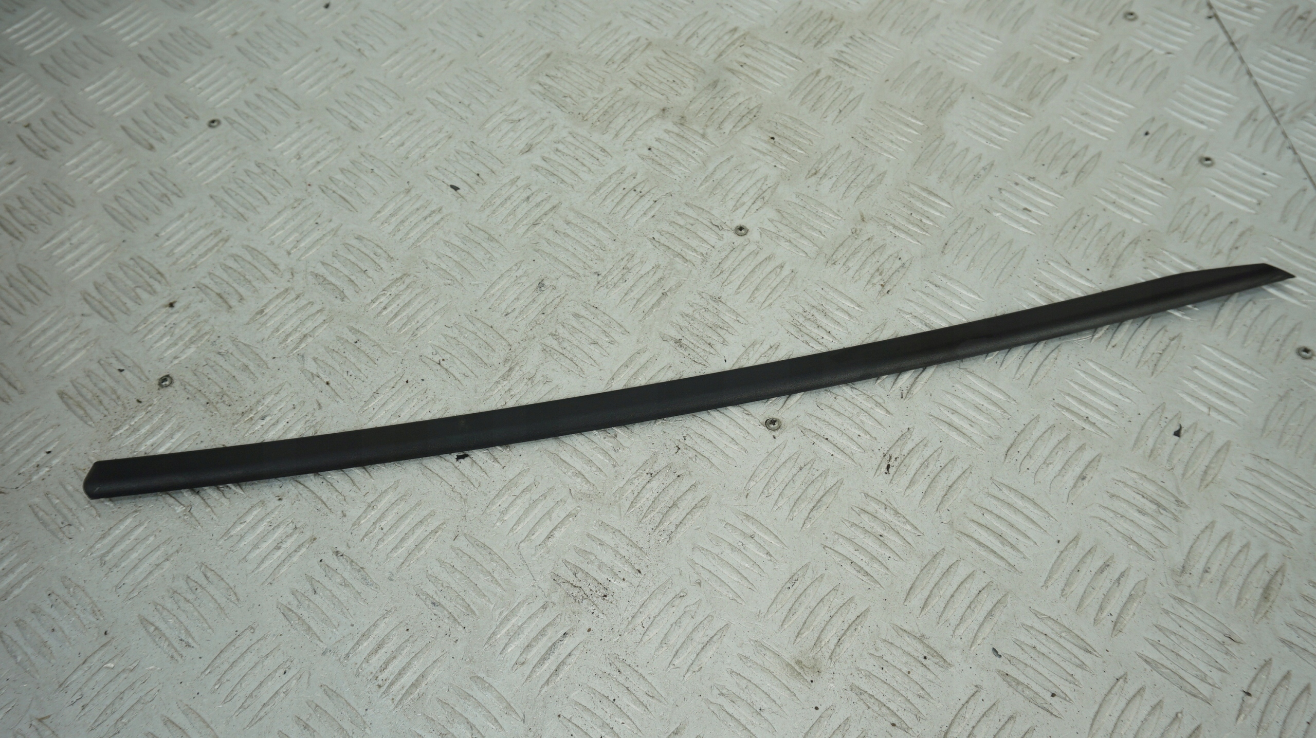 MINI COOPER F60 LISTWA SZYBY CZOŁOWEJ 7424159