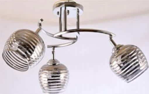 Tři stočené zvonky, stříbřitě pruhovaná stínítka, závěsná lampa do kuchyně