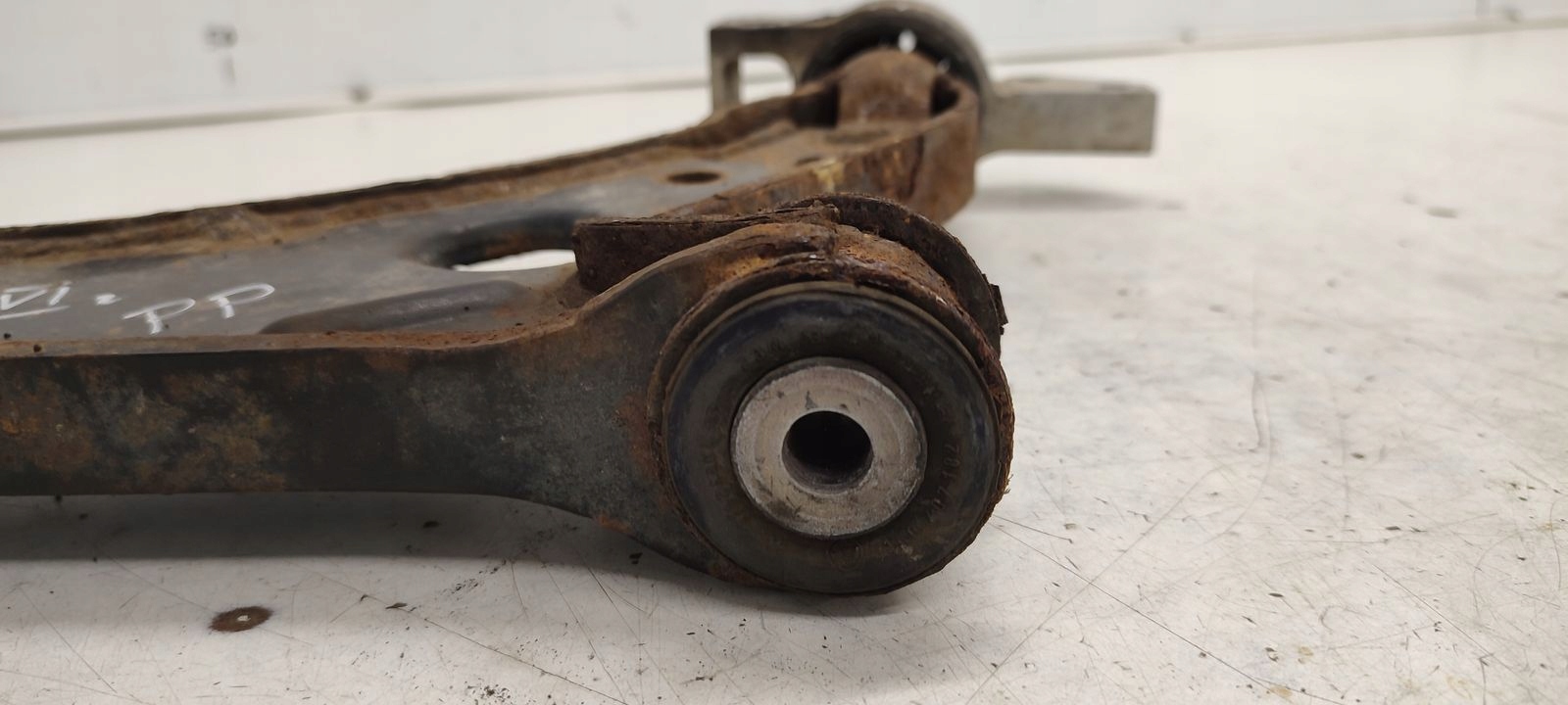 arm front front right VW Golf VI 1,2 TSI