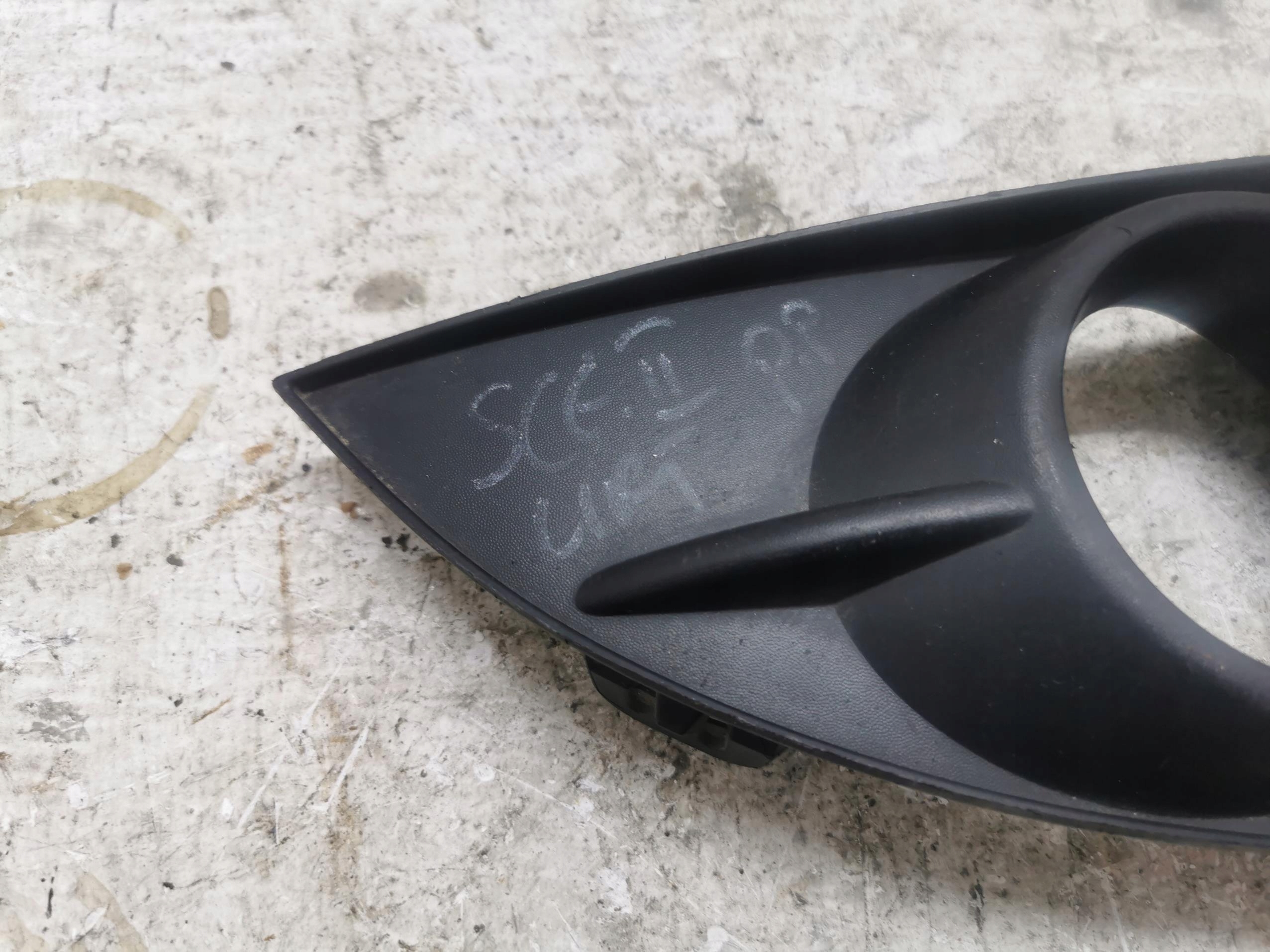 grid of a bumper right front RENAULT SCENIC II