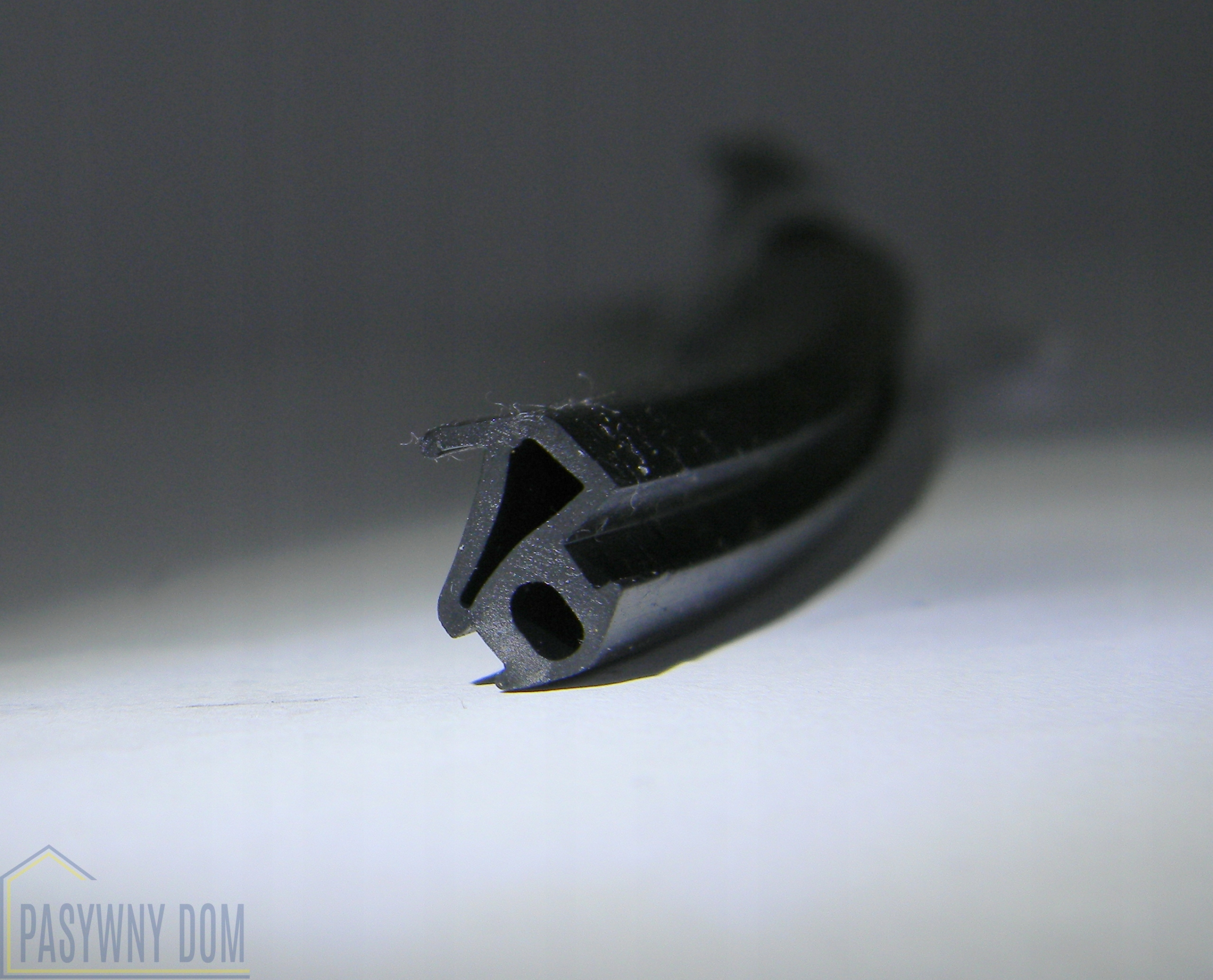 Uszczelka uszczelki okna PCV ROPLASTO S 1019 10 mb Kod producenta S-1019 CZARNA