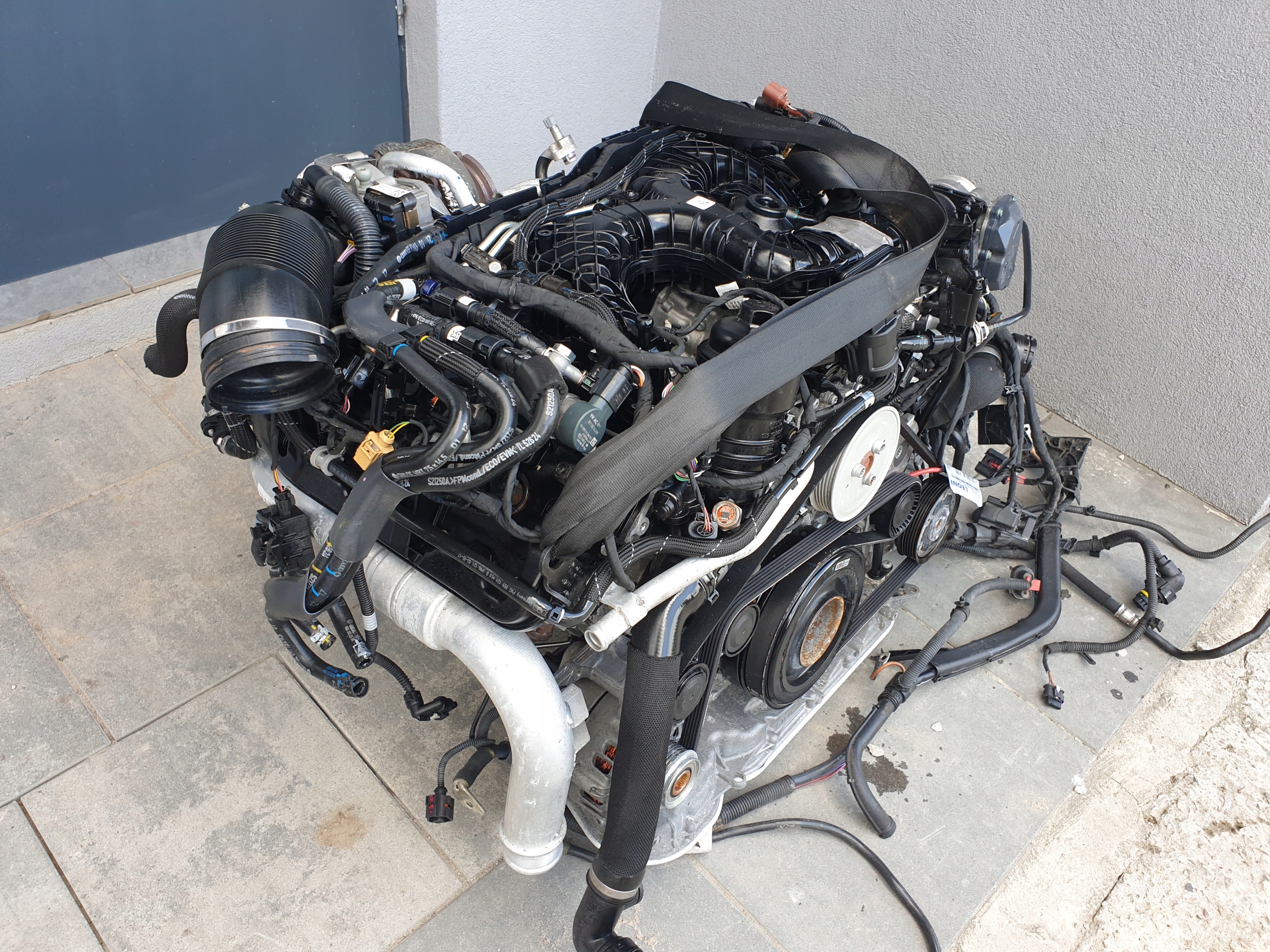 SILNIK 3.0 TDI CZV Numer katalogowy części CZV