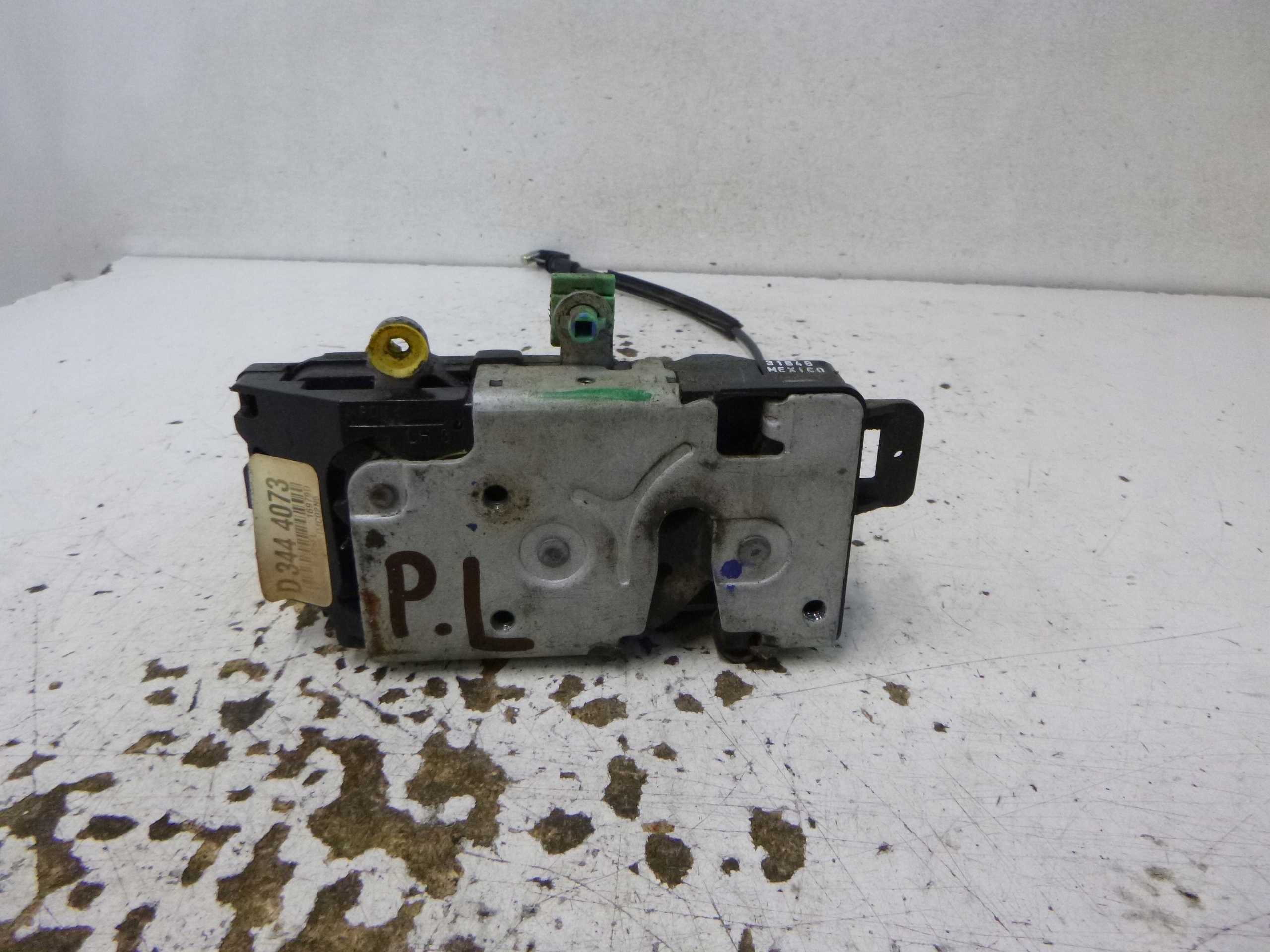 lock door front left Mazda Tribute 2000-2007 D 344 4073