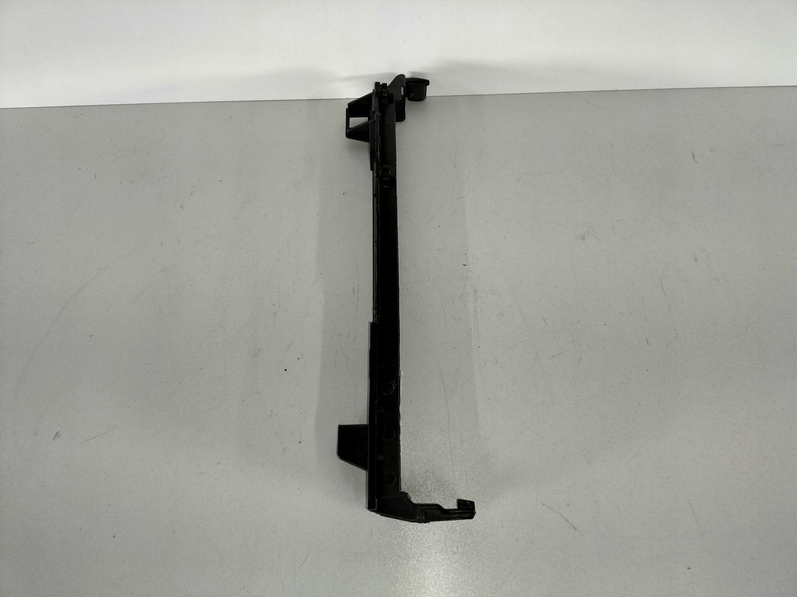 holder radiator right MERCEDES C KLASA W204 07