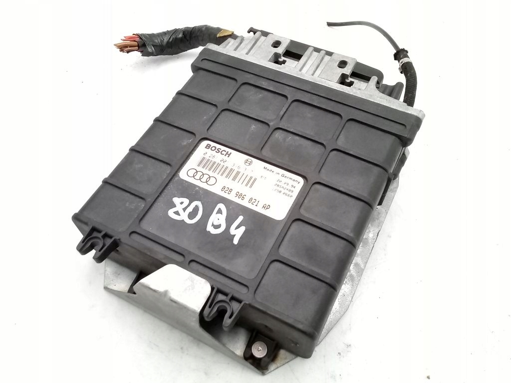 Audi 80 B4 computer control unit of the engine 028906021AP + connecting spoiler