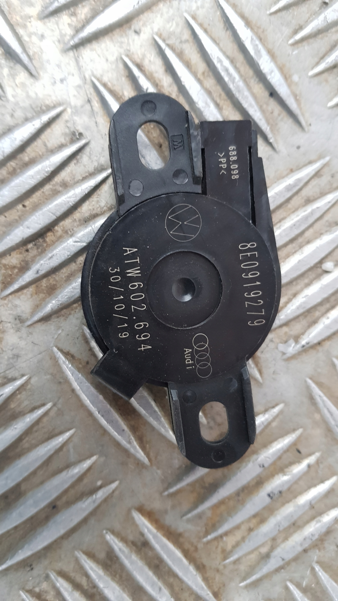 AUDI A4 snímač parkování BUZZER 8E0919279