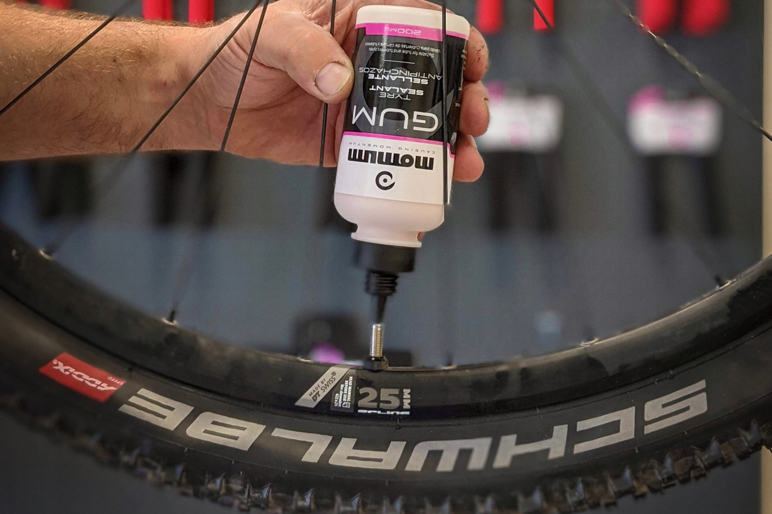 USZCZELNIACZ MLEKO DO OPON + WENTYLE 44mm MOMUM Model Momum Gum 200ml