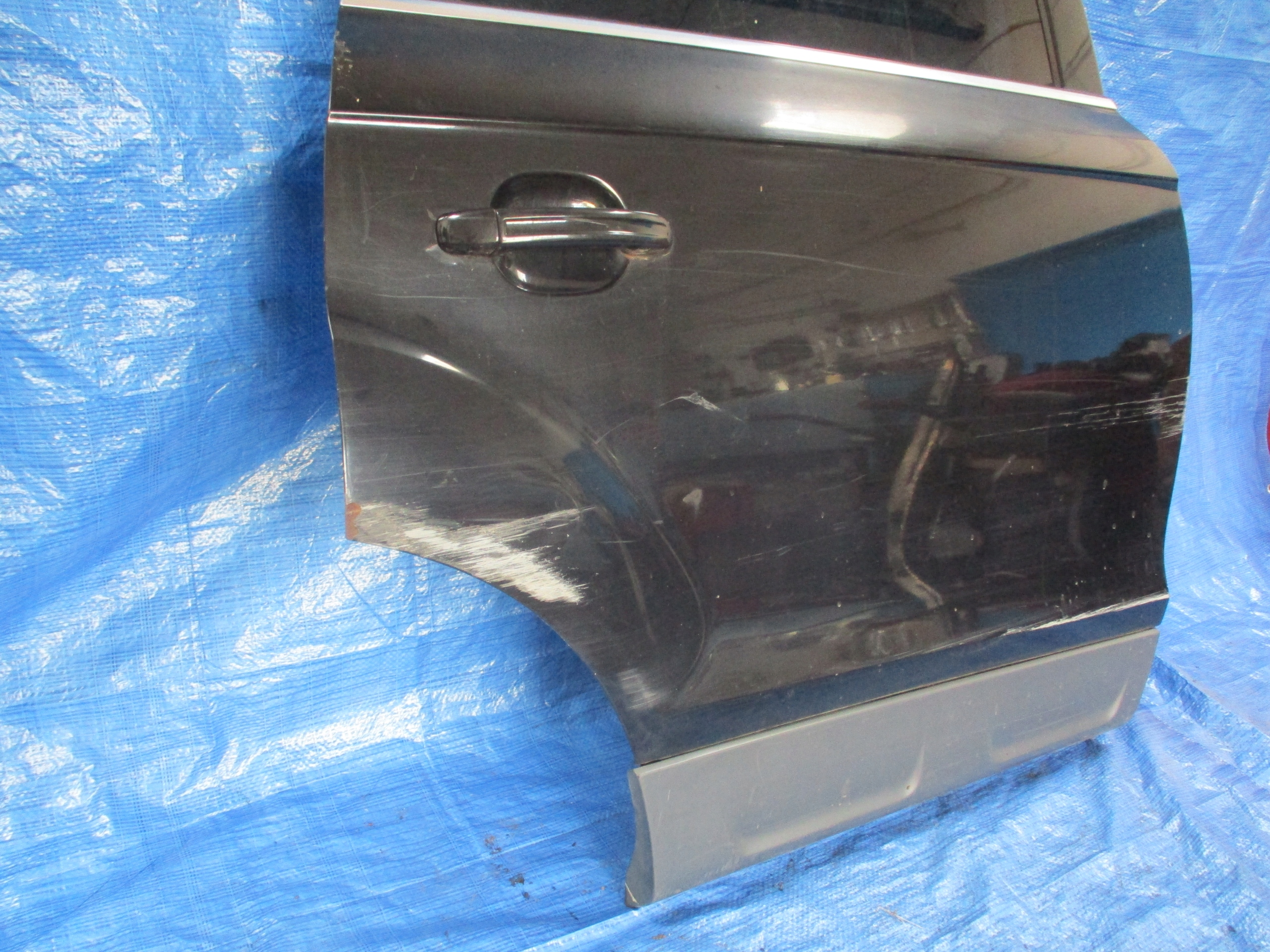 DRZWI PRAWE TYŁ TYLNE AUDI Q7 Producent części Audi