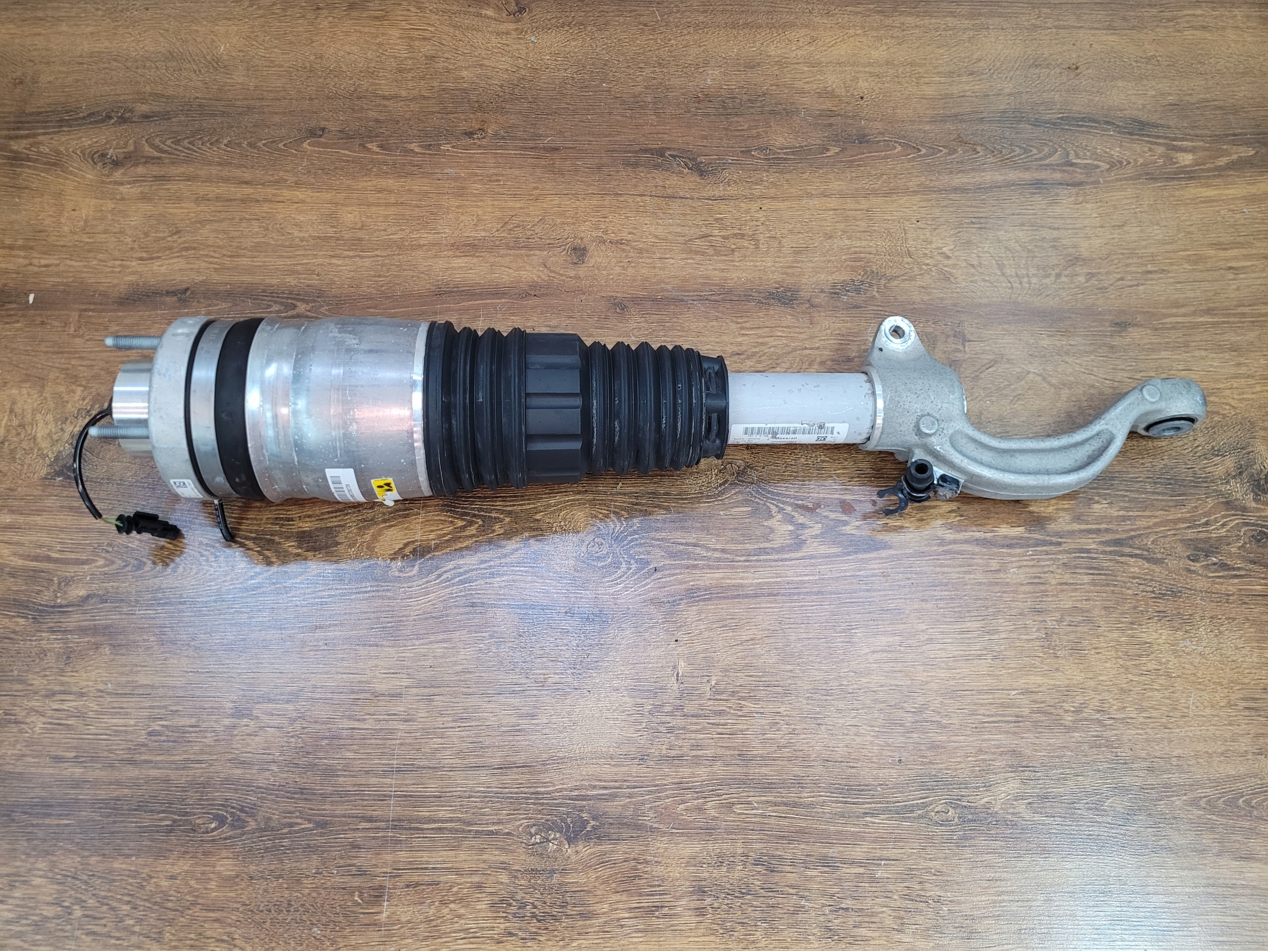 MASETATI LEVANTE АМОРТИЗАТОР ПЕРЕДНІЙ ПРАВИЙ AIRMATIC