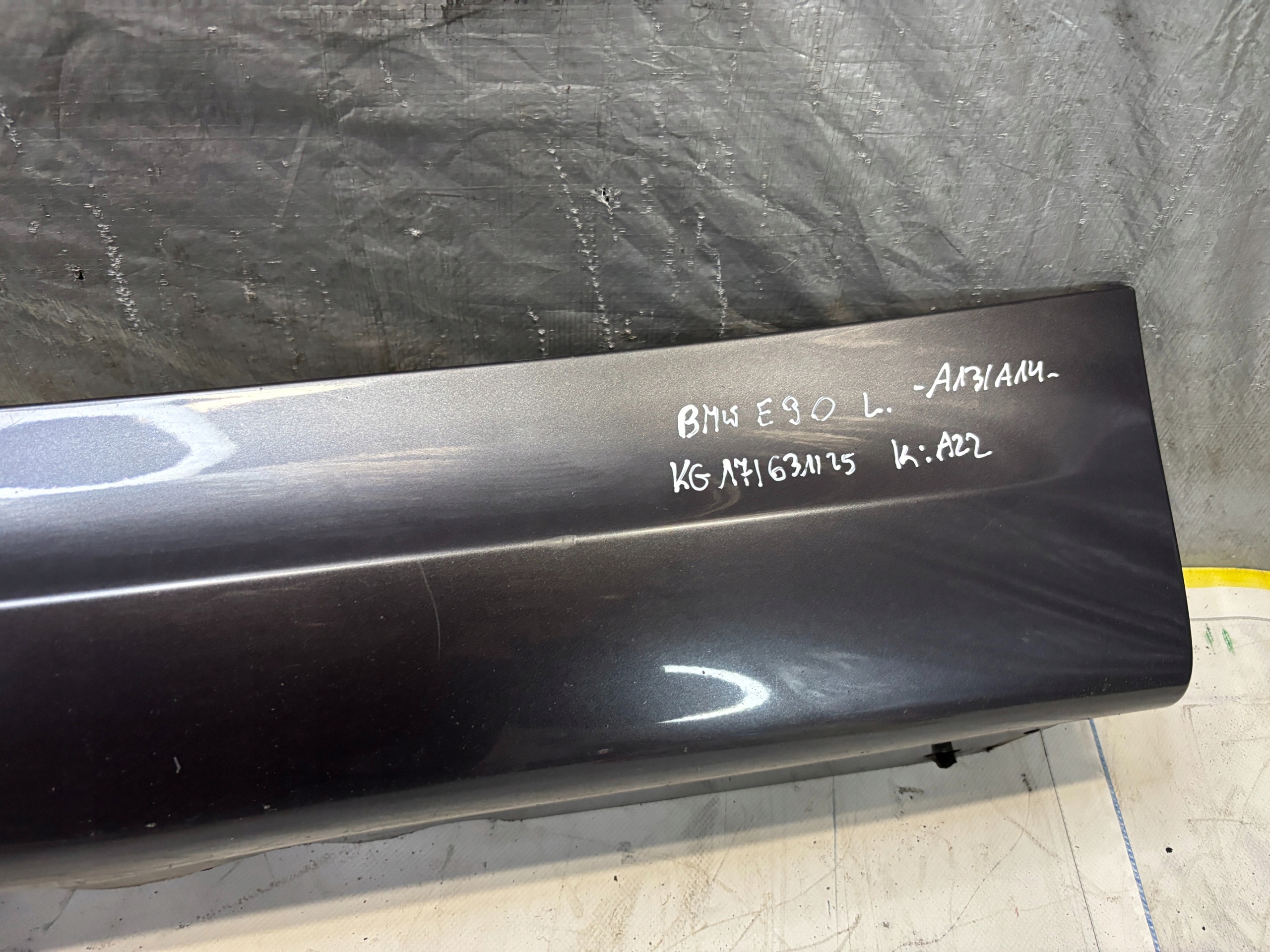 moulding threshold left BMW E90 7906507 k: A22