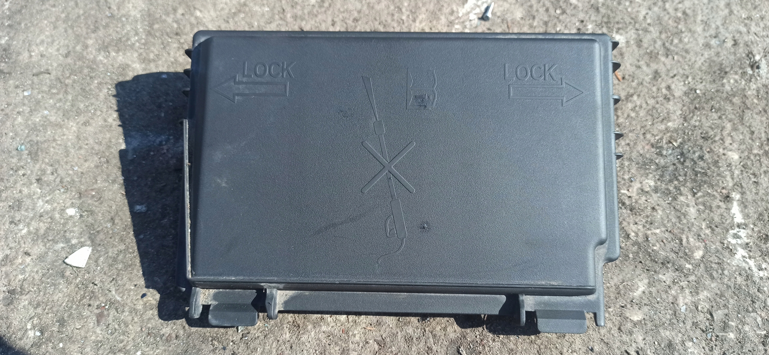 Abdeckung des Sicherungskastens OPEL CORSA D 1.2