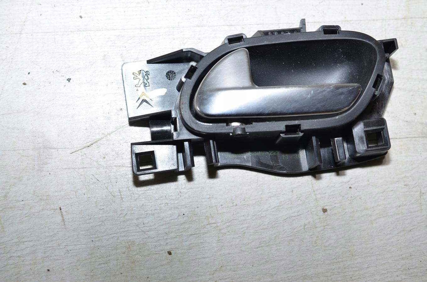 handle inner left front PEUGEOT 208 and