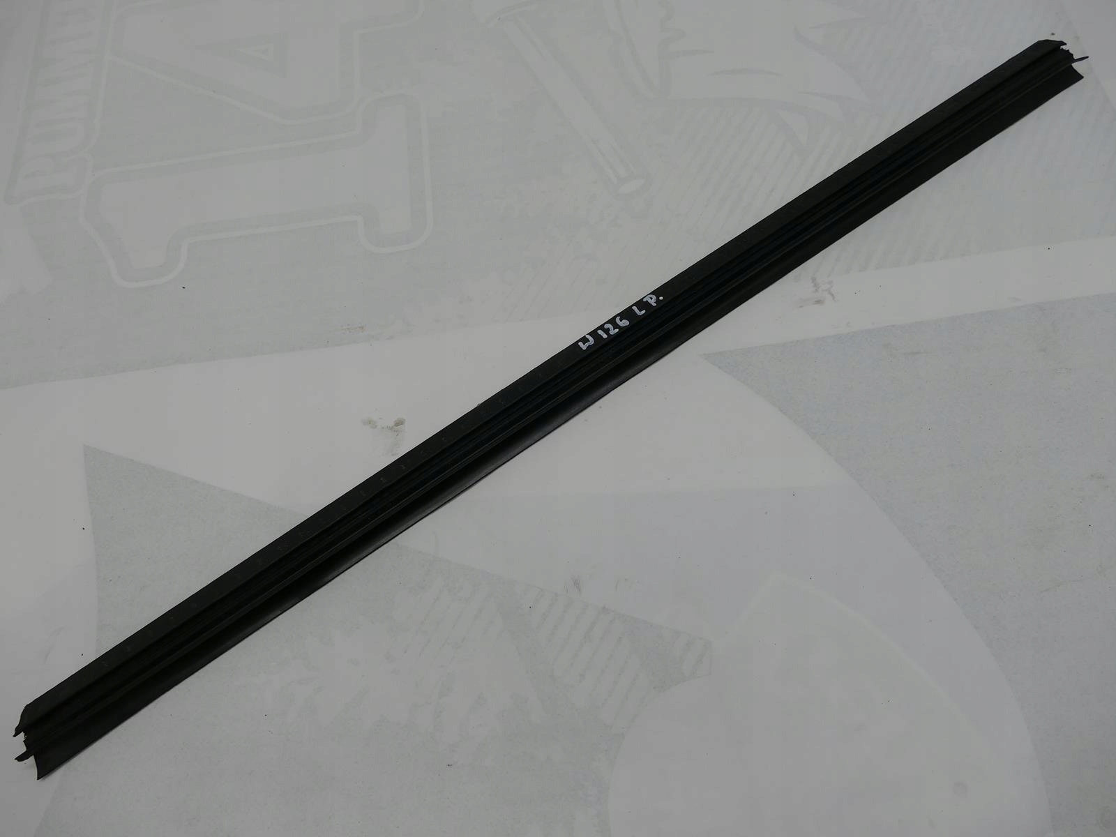 MERCEDES S W126 SE moulding dust left front