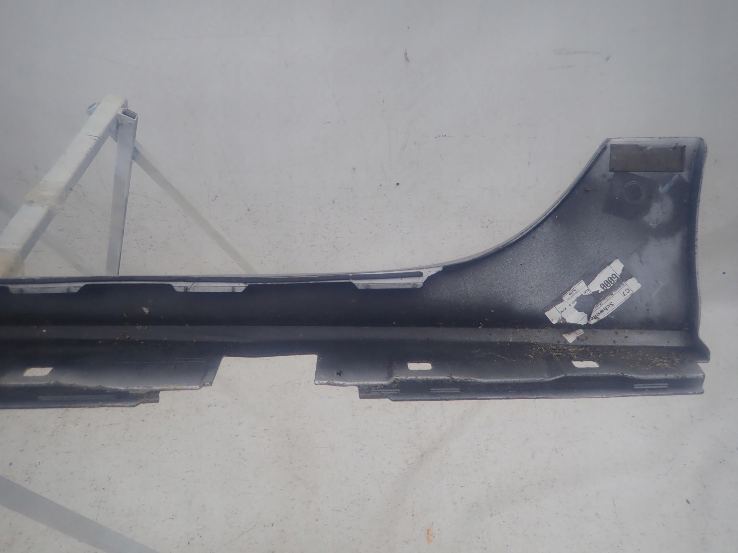 AUDI A7 and 10-17 threshold right moulding threshold right