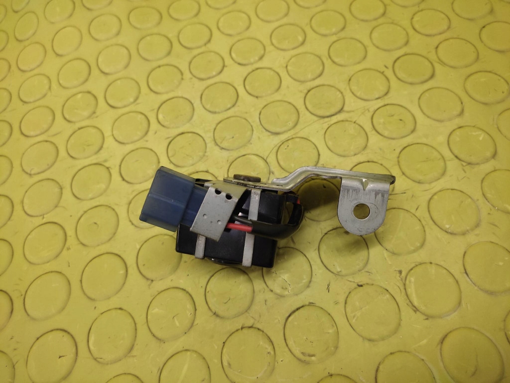 MITSUBISHI PAJERO 3 module relay MB649187