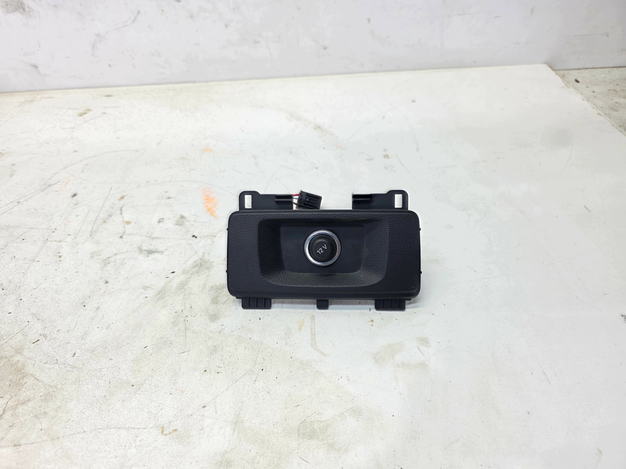 adapter cigarette lighter spoiler tunnel AUDI A4 B9 A5 8W 8W0863324