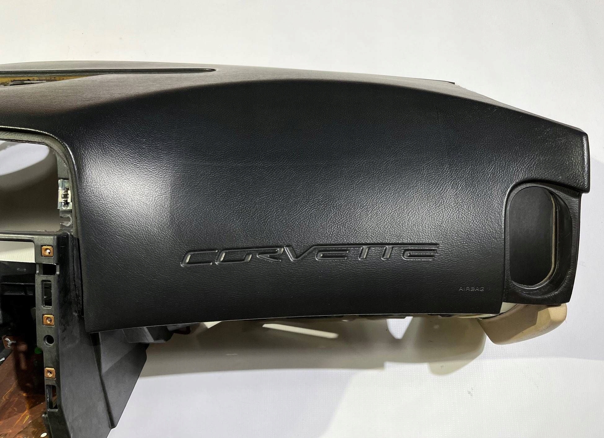 dashboard instrument panel cockpit console Chevrolet Corvette C6