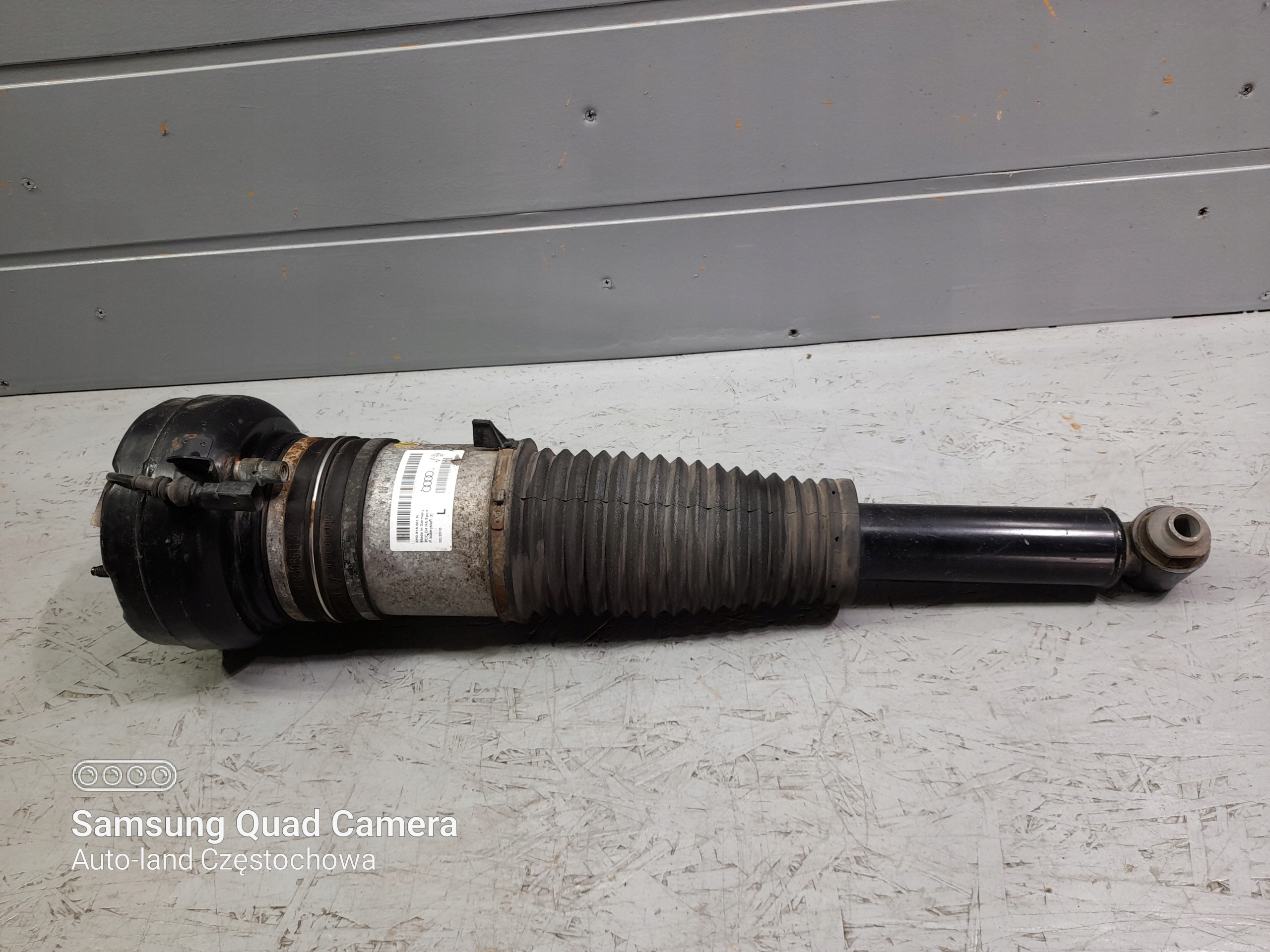 AUDI A8 D4 AMORTYZATOR PNEUMATYCZNY LEWY TYL