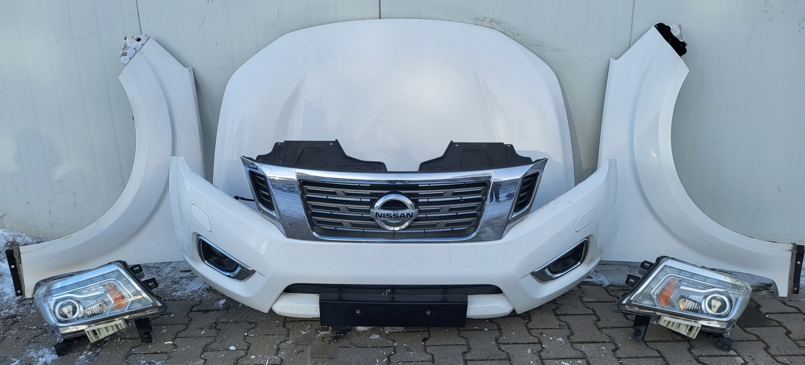 NISSAN NAVARA D23 NP300 15R> MASKA PAS CHŁODNICE ZDERZAK BŁOTNIKI XENON