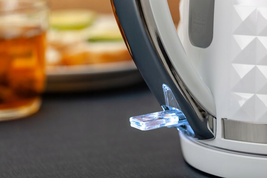 CZAJNIK ELEKTRYCZNY BEZPRZEWODOWY ELDOM C270 1,7 b Marka Eldom