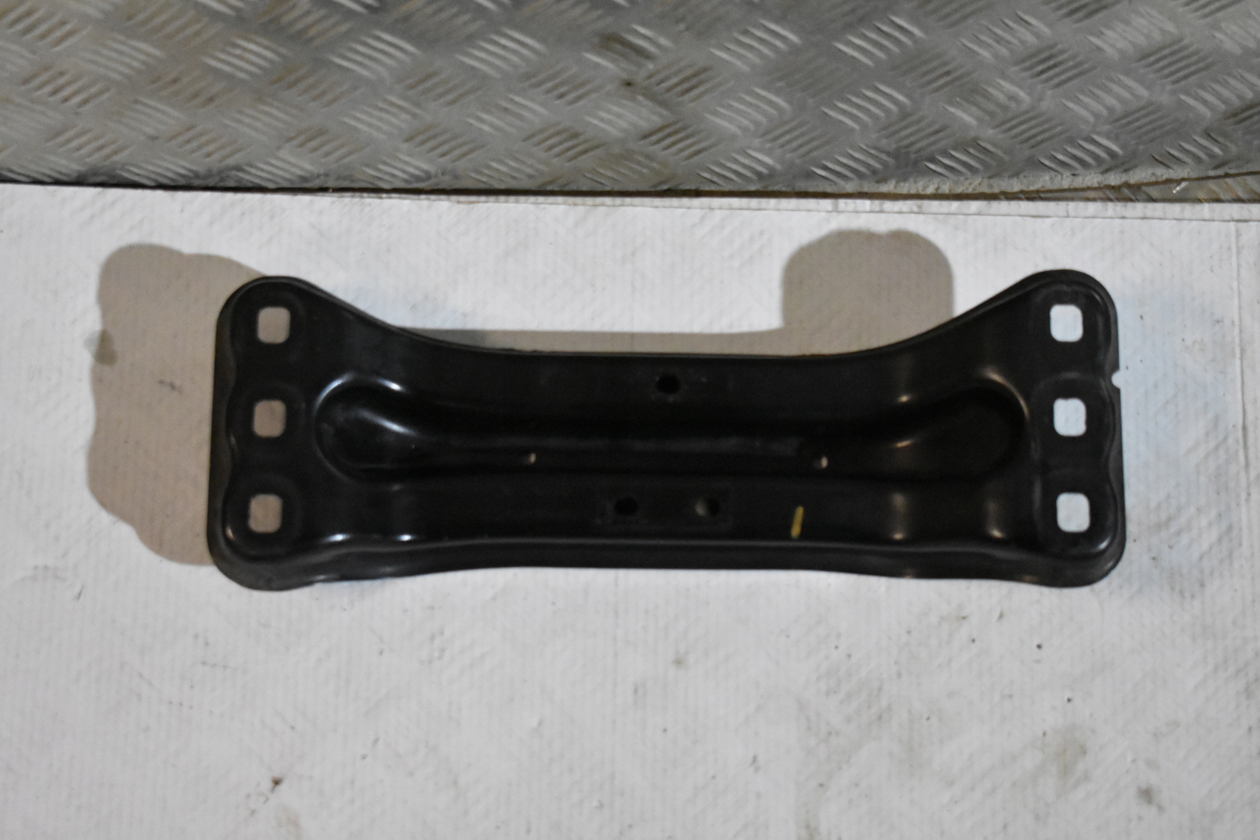 IDEALNA support MERCEDES W205 C63 1