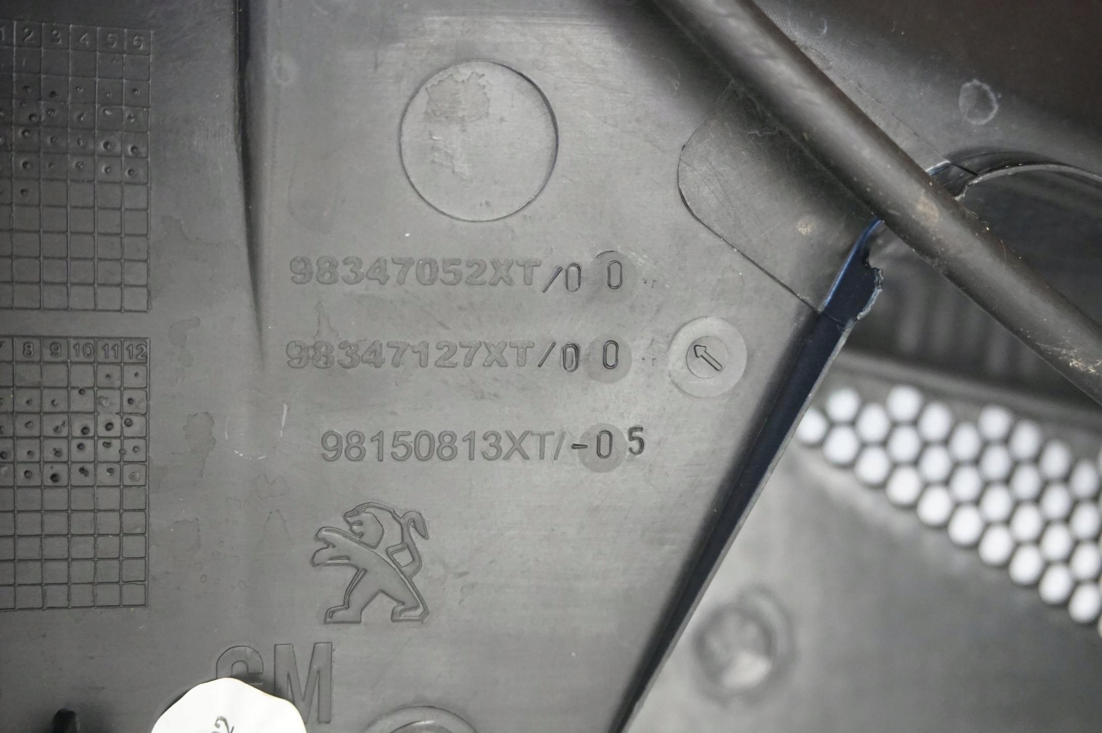 PODSZYBIE EUROPA PEUGEOT 3008 II LIFT GT 98362005XT 98347052XT Typ samochodu Samochody osobowe